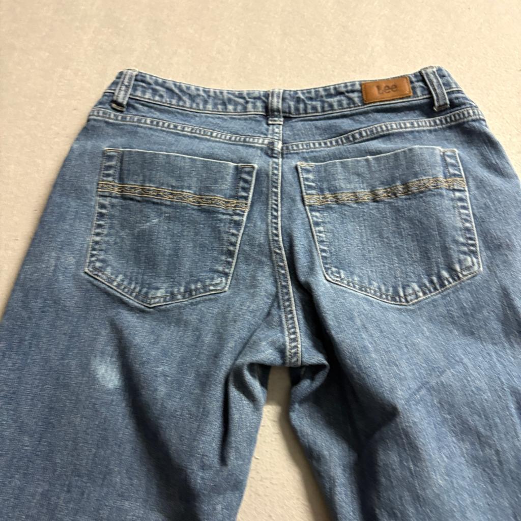 Lee Crop Jeans Womens 14M Blue Denim Embroidered Hem Mid Rise Capris Stretch