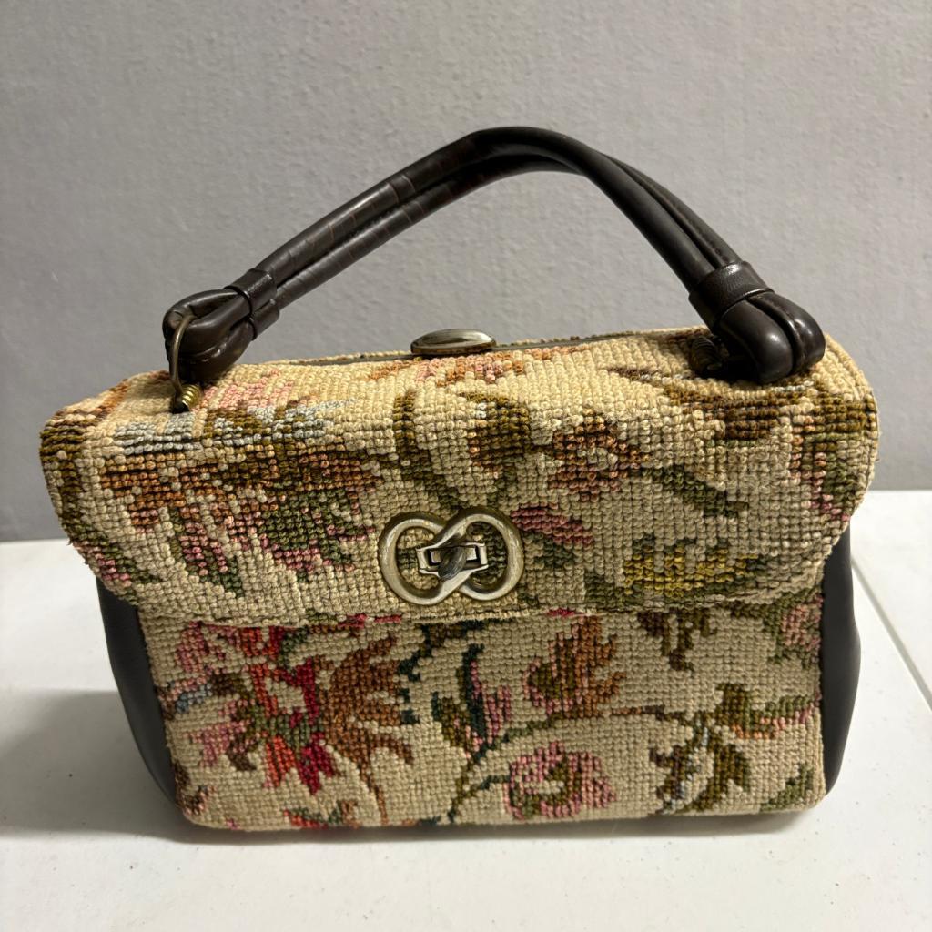 Vintage Floral Needlepoint Tapestry Handbag Kiss Lock Top Handle Purse Beige
