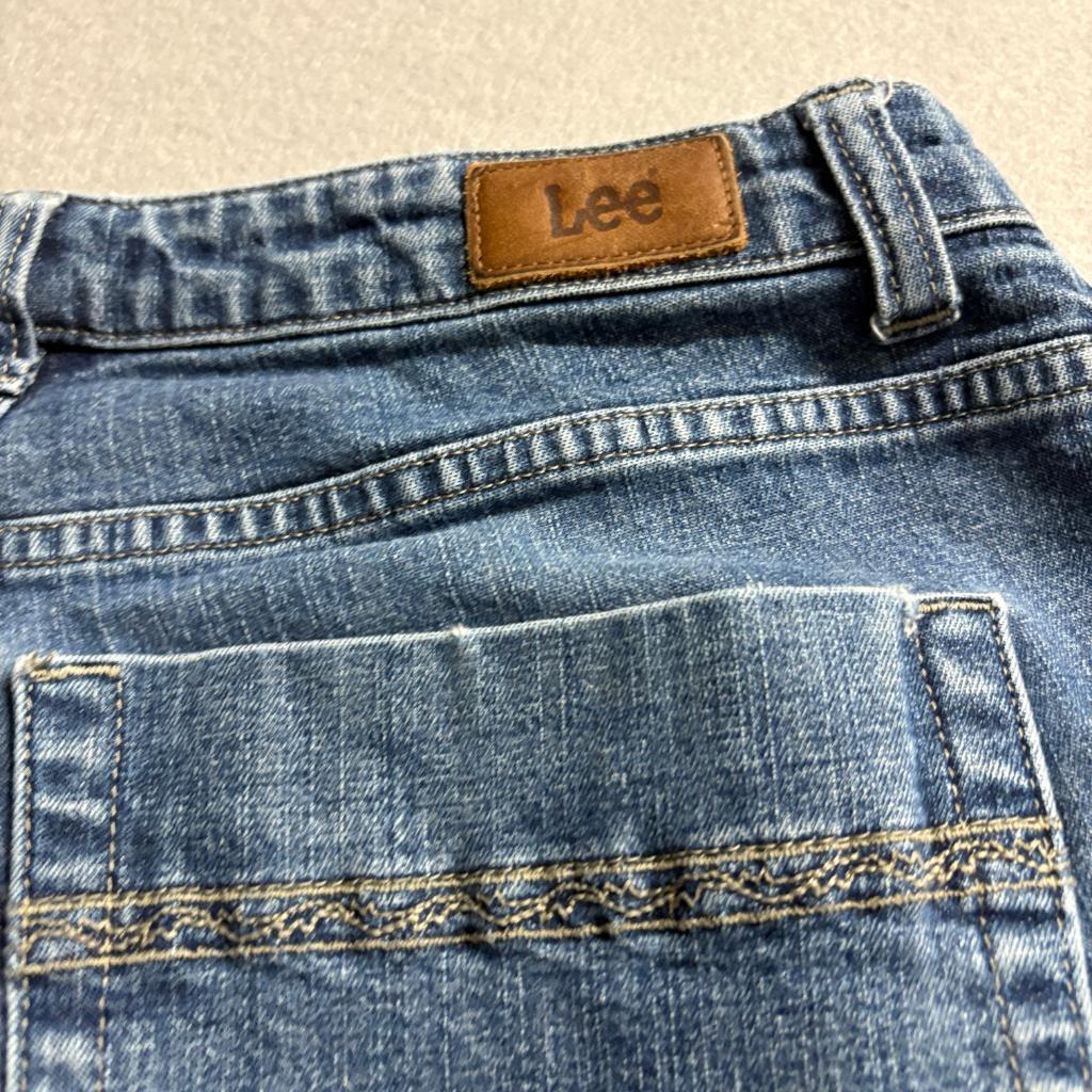 Lee Crop Jeans Womens 14M Blue Denim Embroidered Hem Mid Rise Capris Stretch