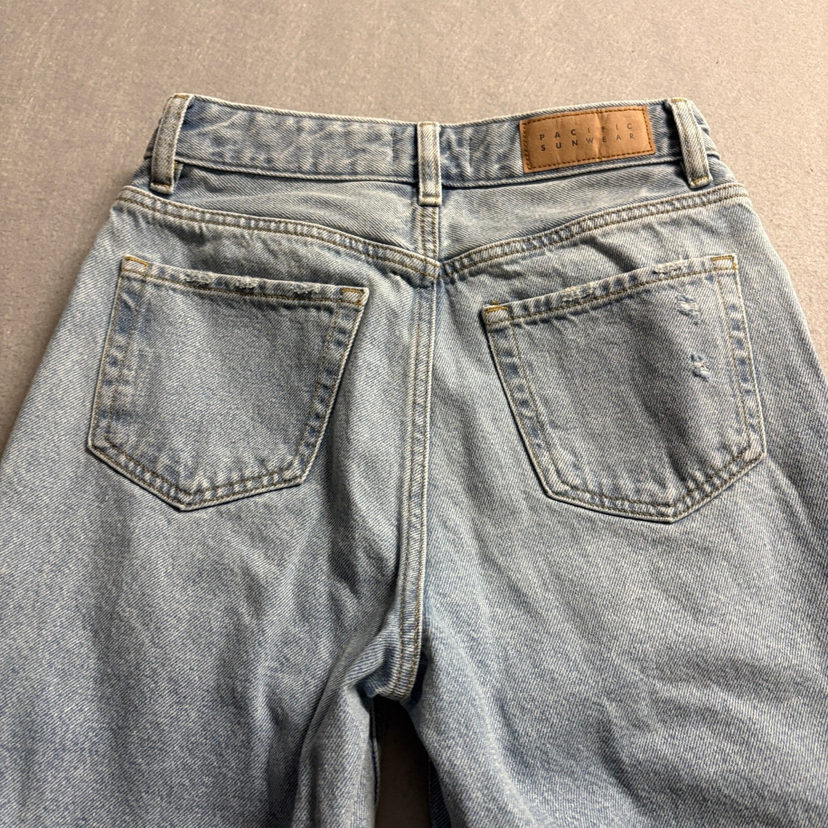 PacSun 90s Boyfriend Distressed Jeans Size 25 Light Wash Rigid Denim High Rise