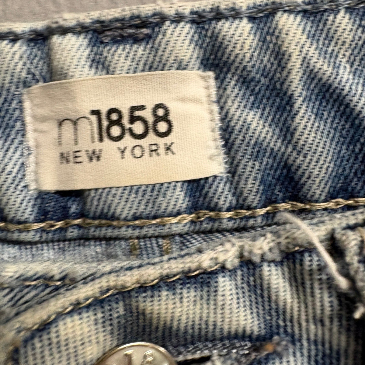m1858 New York Jasper Relaxed Distressed Jeans Womens 26 Light Wash Denim