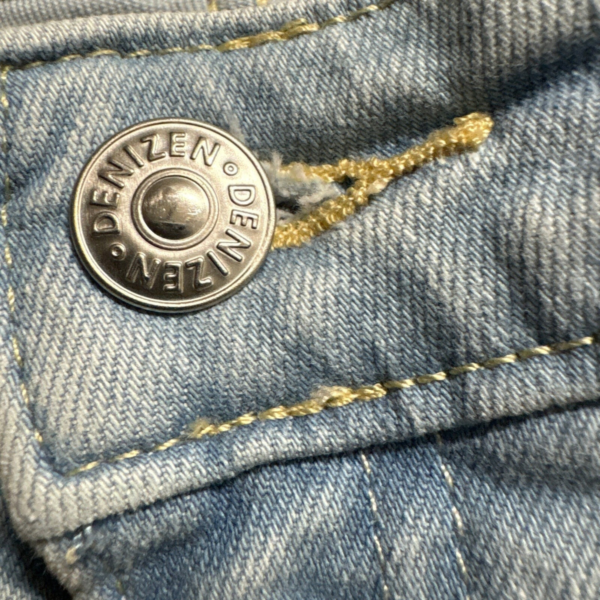 Denizen From Levis Womens Size 10 Mid Rise Boyfriend Jeans Distressed Light Wash