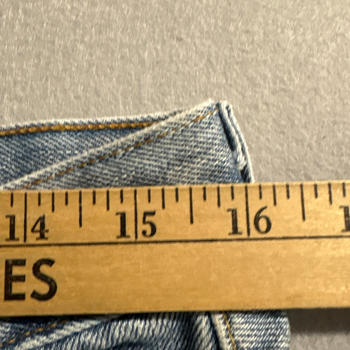 Levi's 550 Relaxed Fit Jeans Mens 33x32 Blue Light Wash Tapered Denim Pants