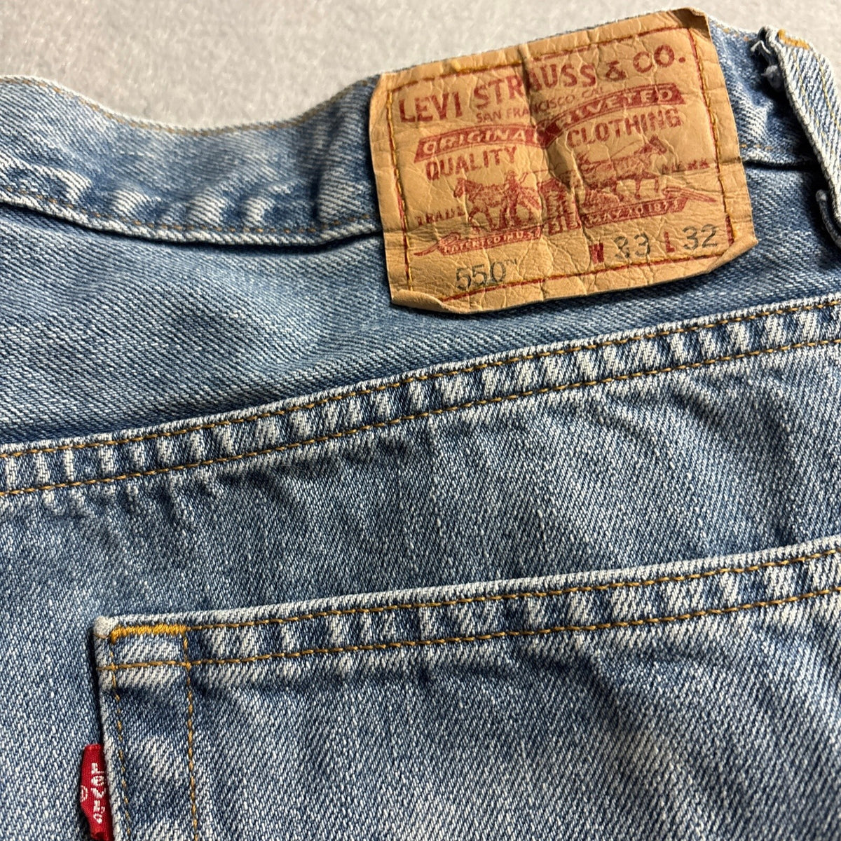 Levi's 550 Relaxed Fit Jeans Mens 33x32 Blue Light Wash Tapered Denim Pants