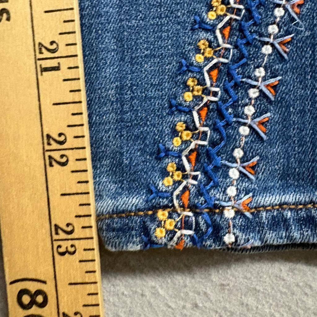Chicos So Slimming Girlfriend Slim Leg Crop Jeans Embroidered Size 0.5 US 6 Blue
