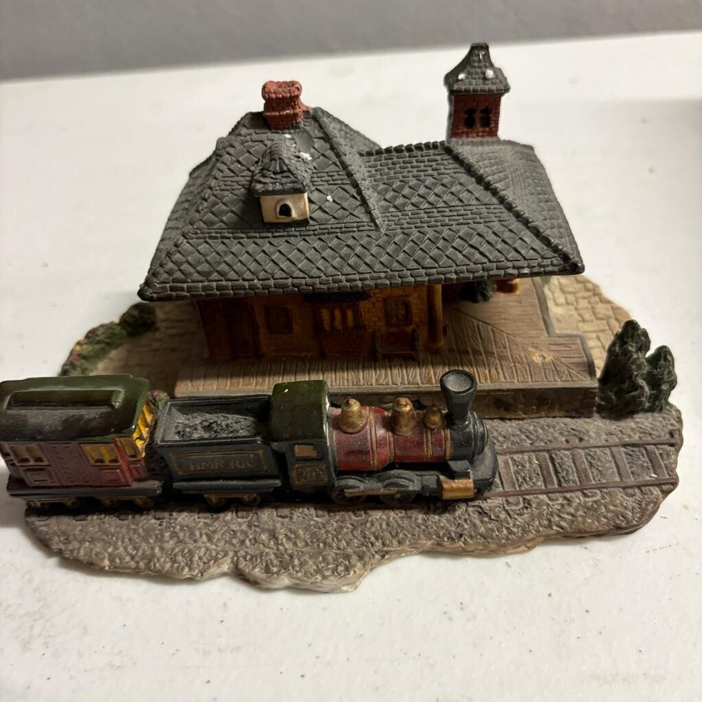Department 56 Dickens Village Miniature Train Station and Train Cold Cast