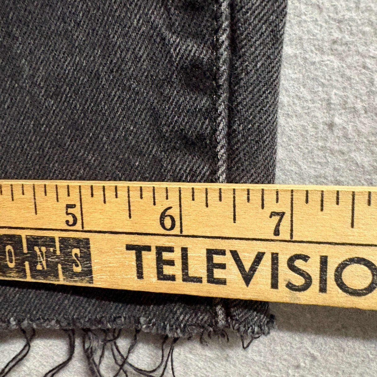 Levi's Premium Wedgie Straight Jeans Womens 26 Black Distressed Raw Hem Denim