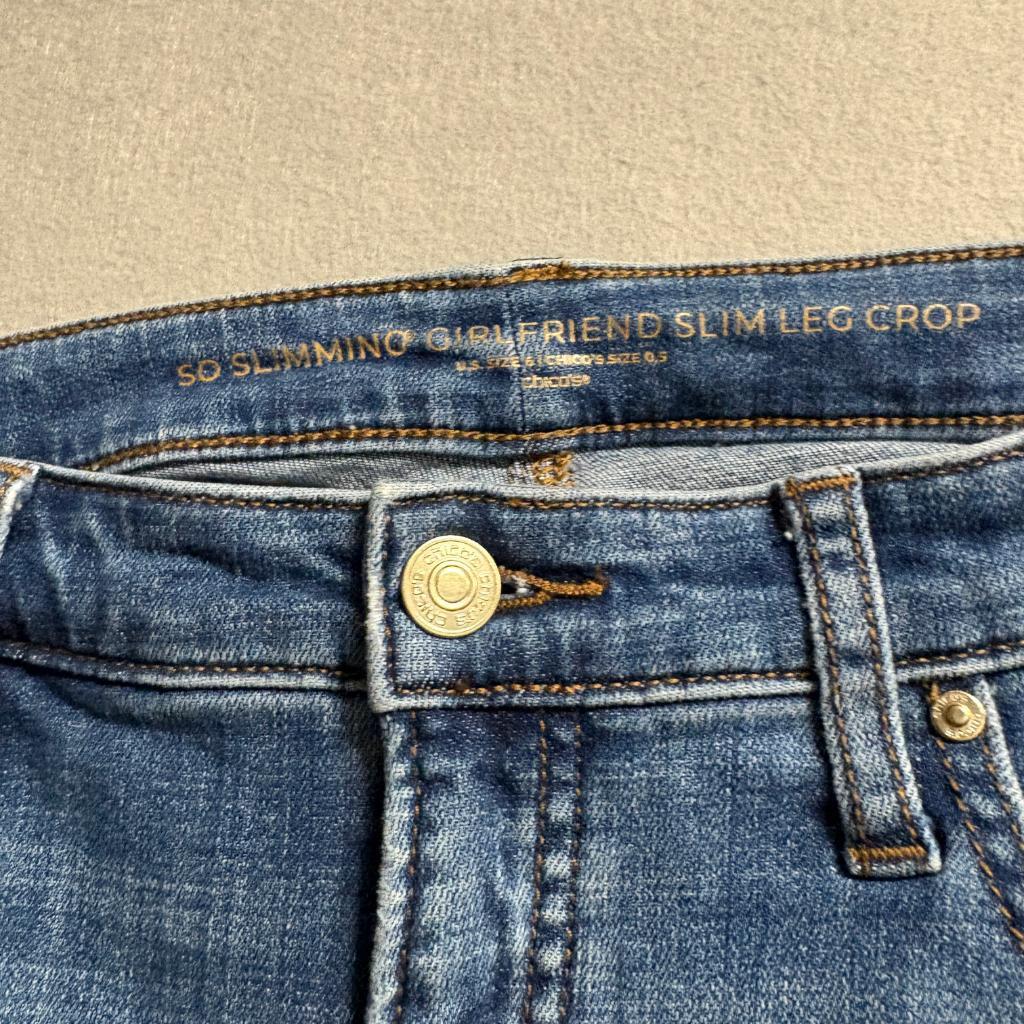 Chicos So Slimming Girlfriend Slim Leg Crop Jeans Embroidered Size 0.5 US 6 Blue