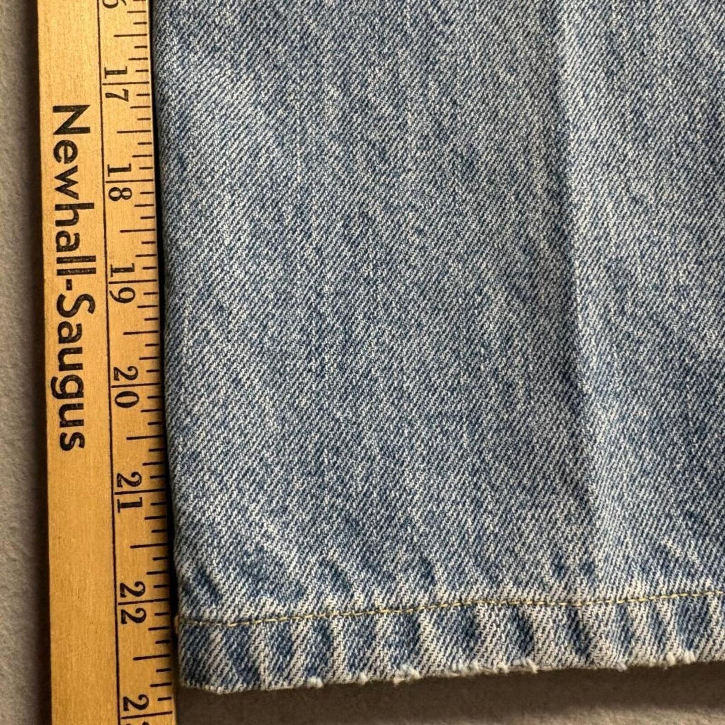 Wrangler Premium Quality Jeans Mens 32x30 Light Wash Distressed Blue Denim