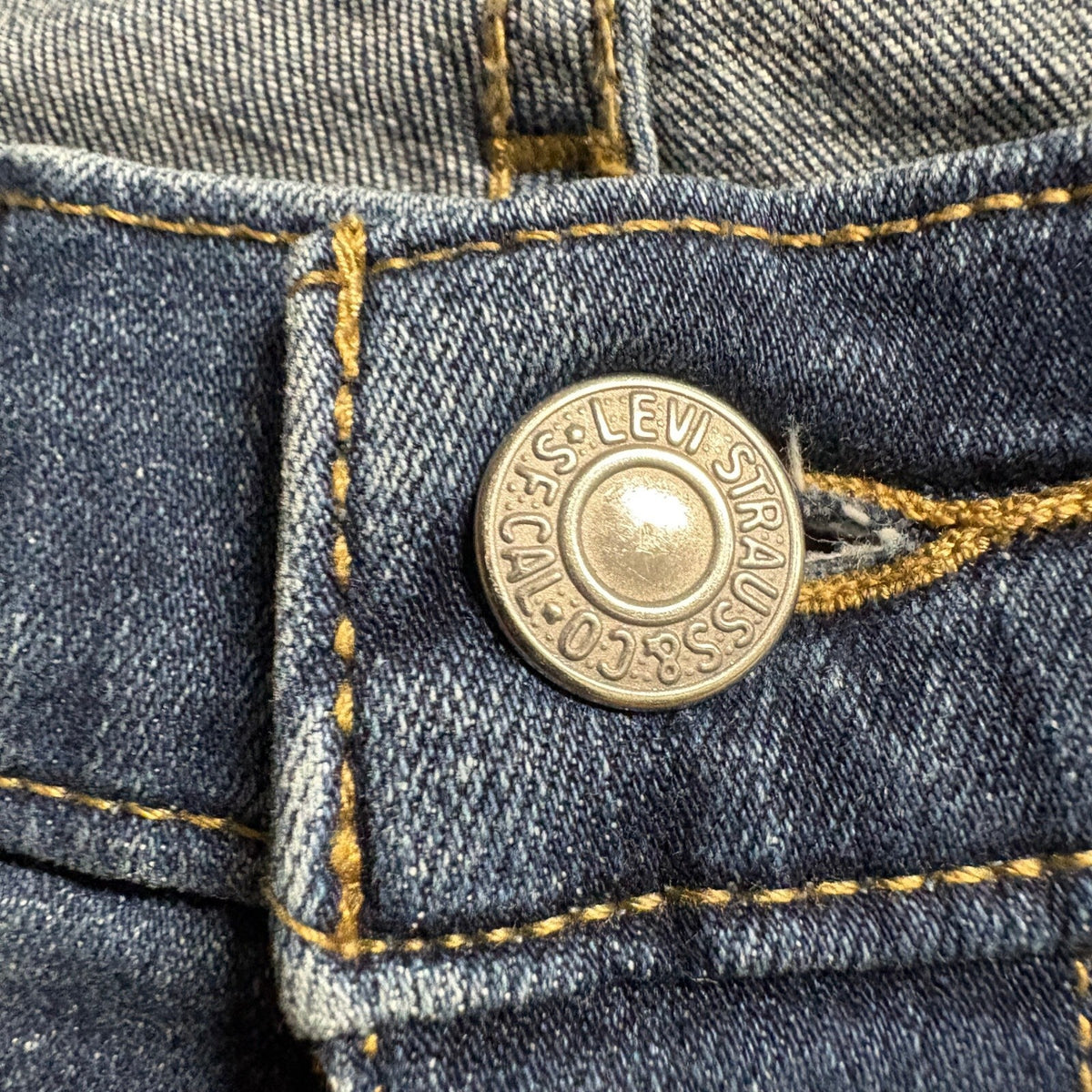 Levi's Classic Straight Jeans Womens Size 4 S 27x28 Medium Wash Blue Denim Pants