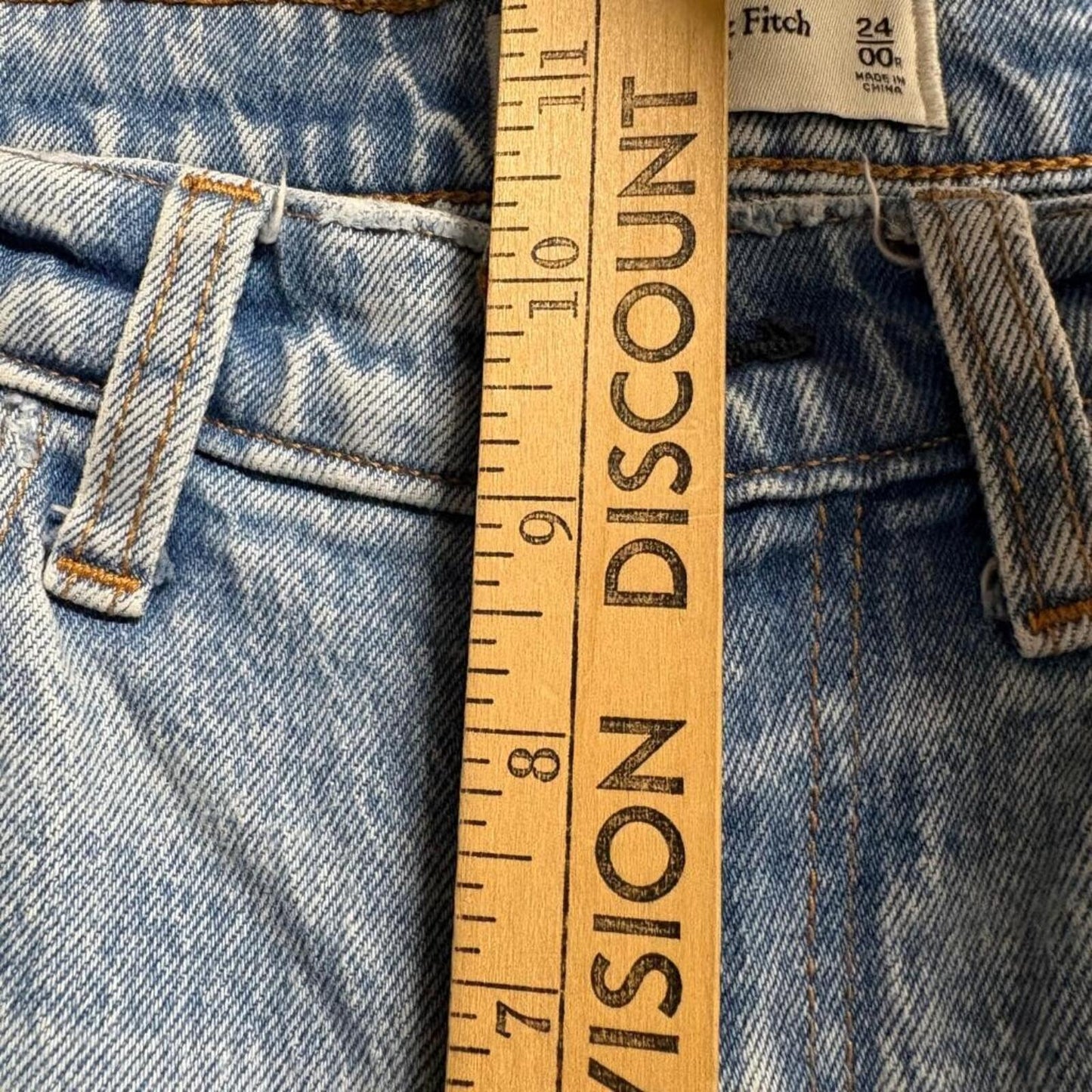 Abercrombie & Fitch The 90s Mom High Rise Jeans Womens 24 00R Light Wash Denim