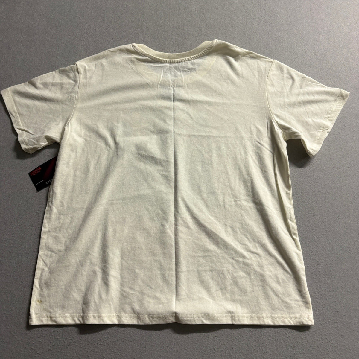 Stranger Things T-Shirt Mens XL Cream White Graphic Tee Netflix 1983 Kids Bikes