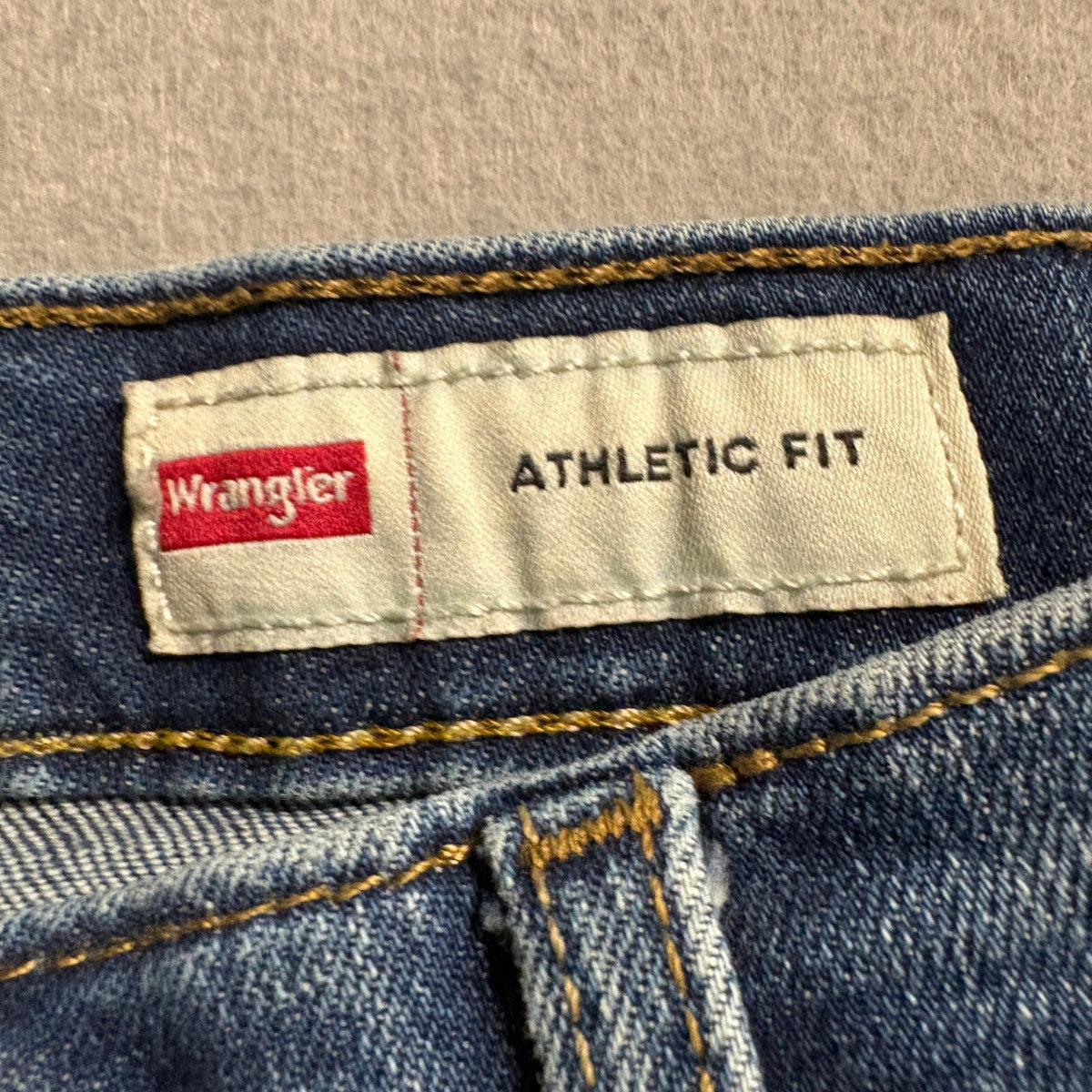 Wrangler Athletic Fit Jeans Mens 31x30 Medium Wash Blue Stretch Denim