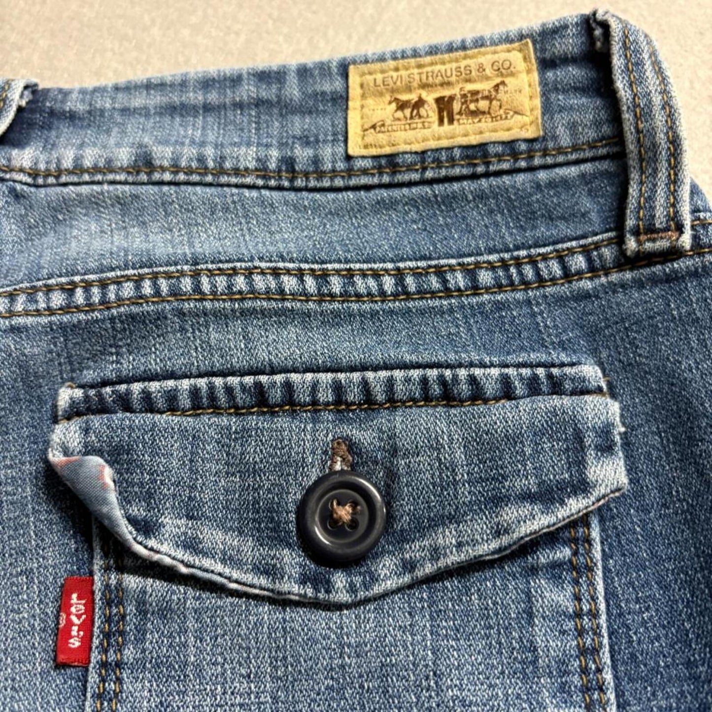 Levis 545 Jeans Womens 4 Medium Blue Denim Low Boot Cut Flap Pocket Stretch
