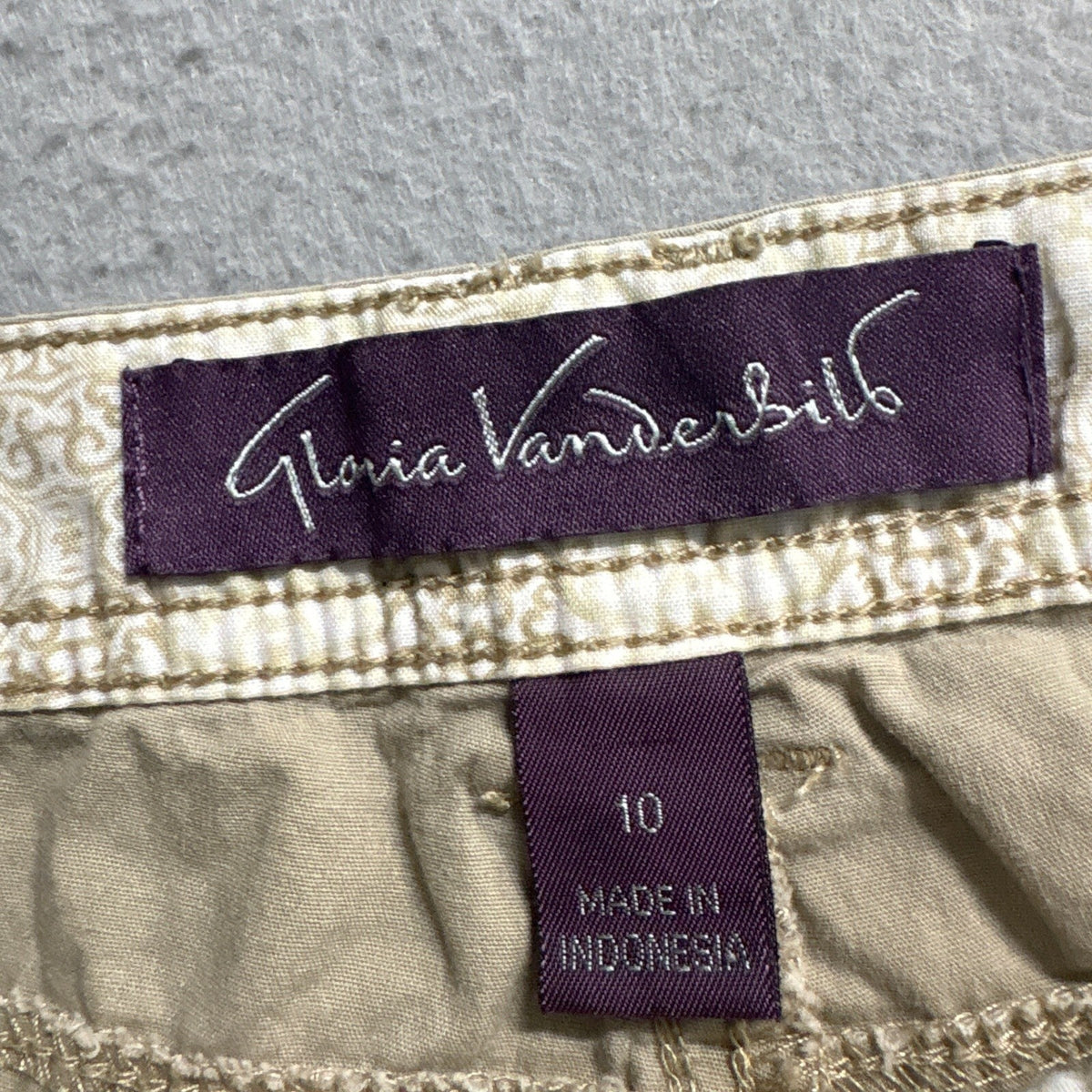 Gloria Vanderbilt Womens Size 10 Beige Stretch Cargo Cropped Pants Ruched Hem