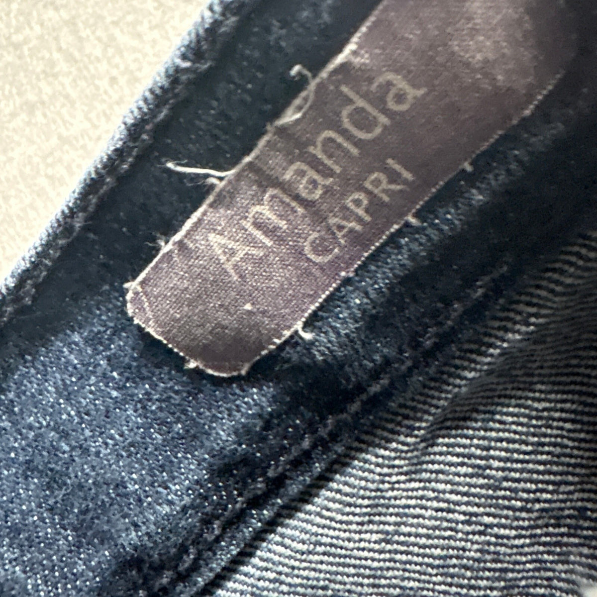 Gloria Vanderbilt Amanda Capri Jeans Womens Size 10 Dark Wash Cuffed Denim Crop