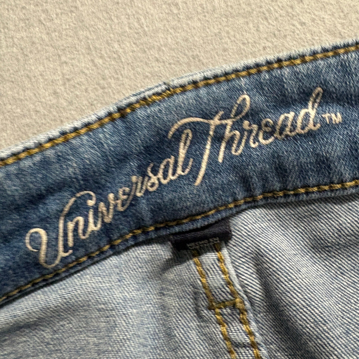 Universal Thread Womens Distressed Bootcut Jeans Size 4/27R Medium Wash Stretch