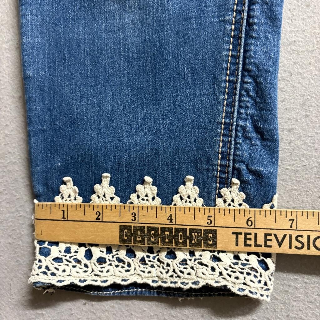 Stitch Star Crop Jeans Womens 8P Blue Denim Lace Trim Hem Stretch Capris