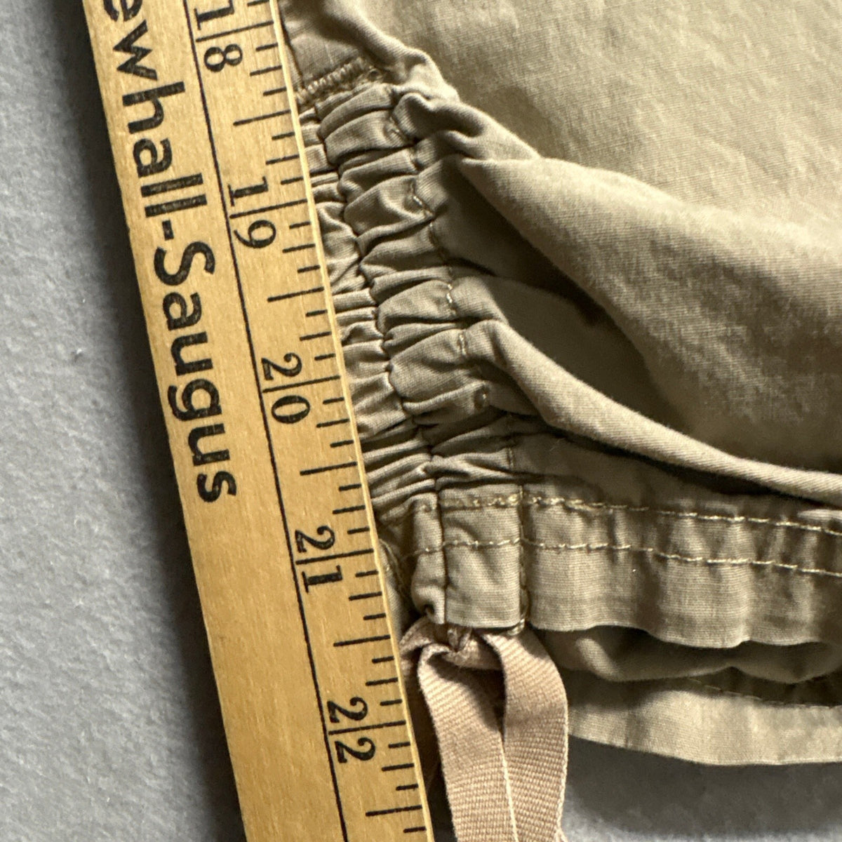 Gloria Vanderbilt Womens Size 10 Beige Stretch Cargo Cropped Pants Ruched Hem