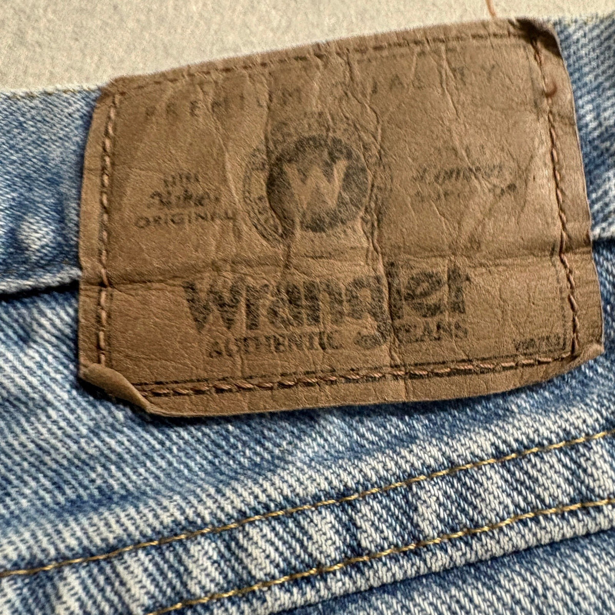 Wrangler Relaxed Fit Jeans Mens 42x32 Blue Light Wash Denim 97601SB Cotton Work