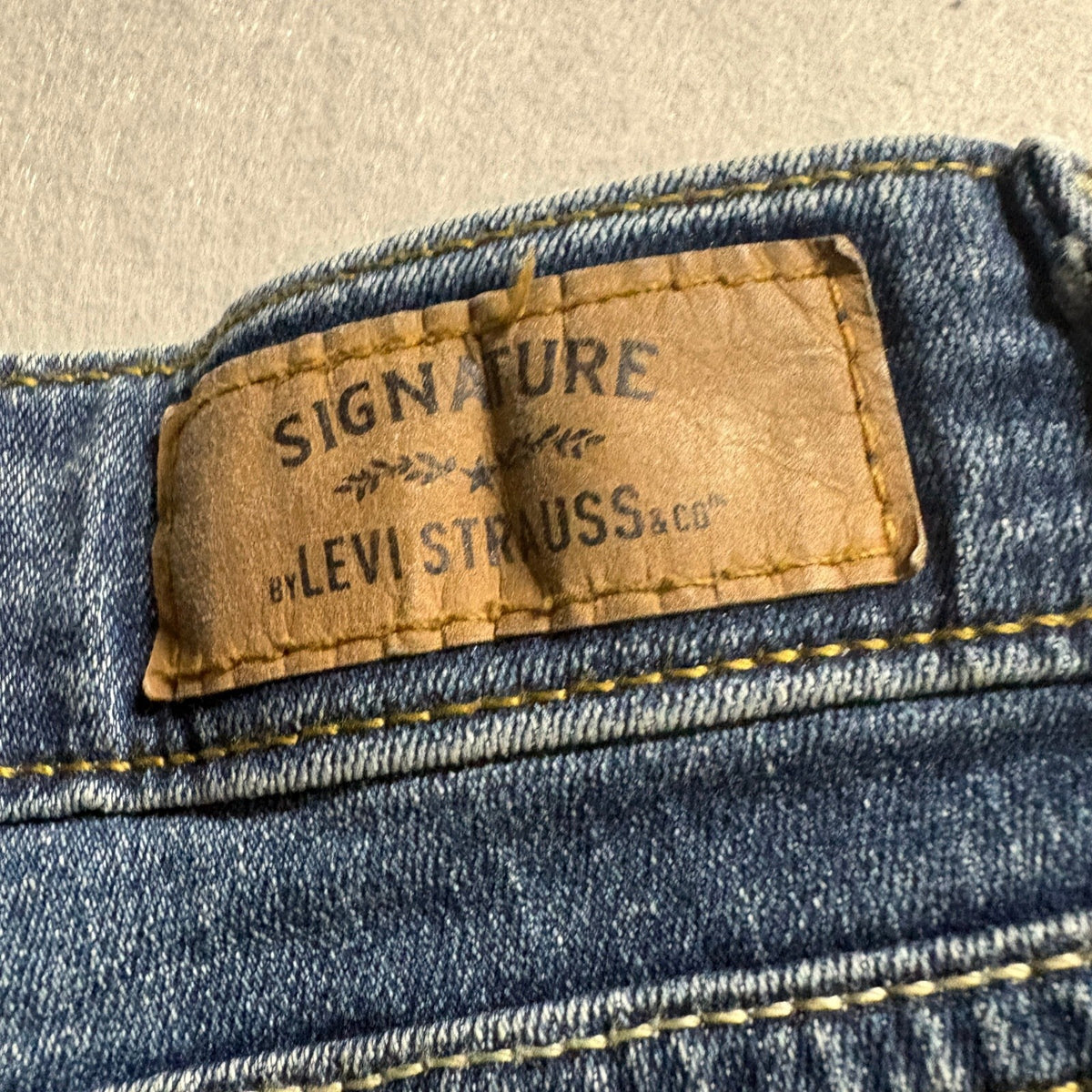 Signature by Levi Strauss Women 10 Short Modern Boot Cut Denim Jeans Blue W30