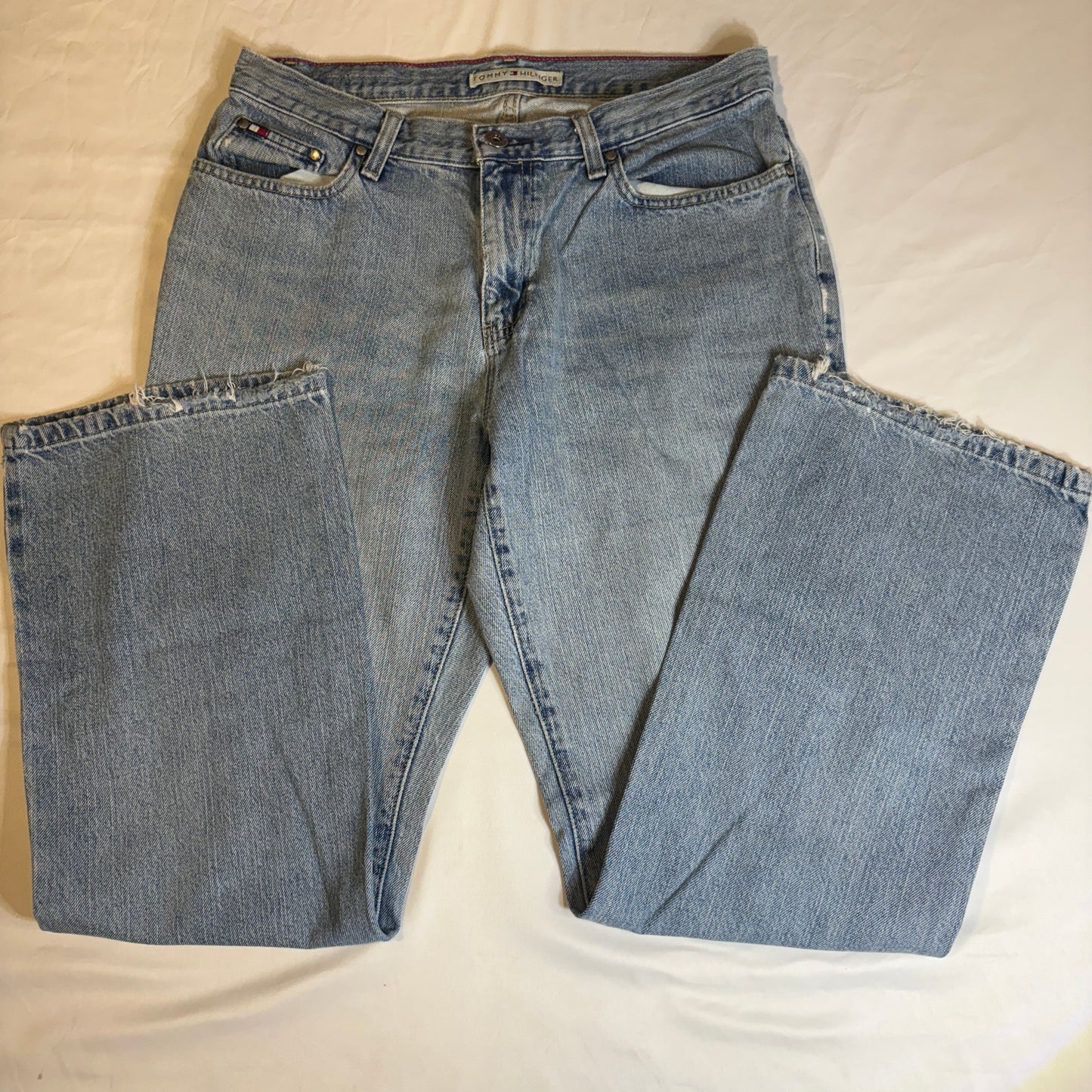 Tommy Hilfiger Jeans Men’s Light Wash Denim Straight Leg Vintage USA Flag Logo