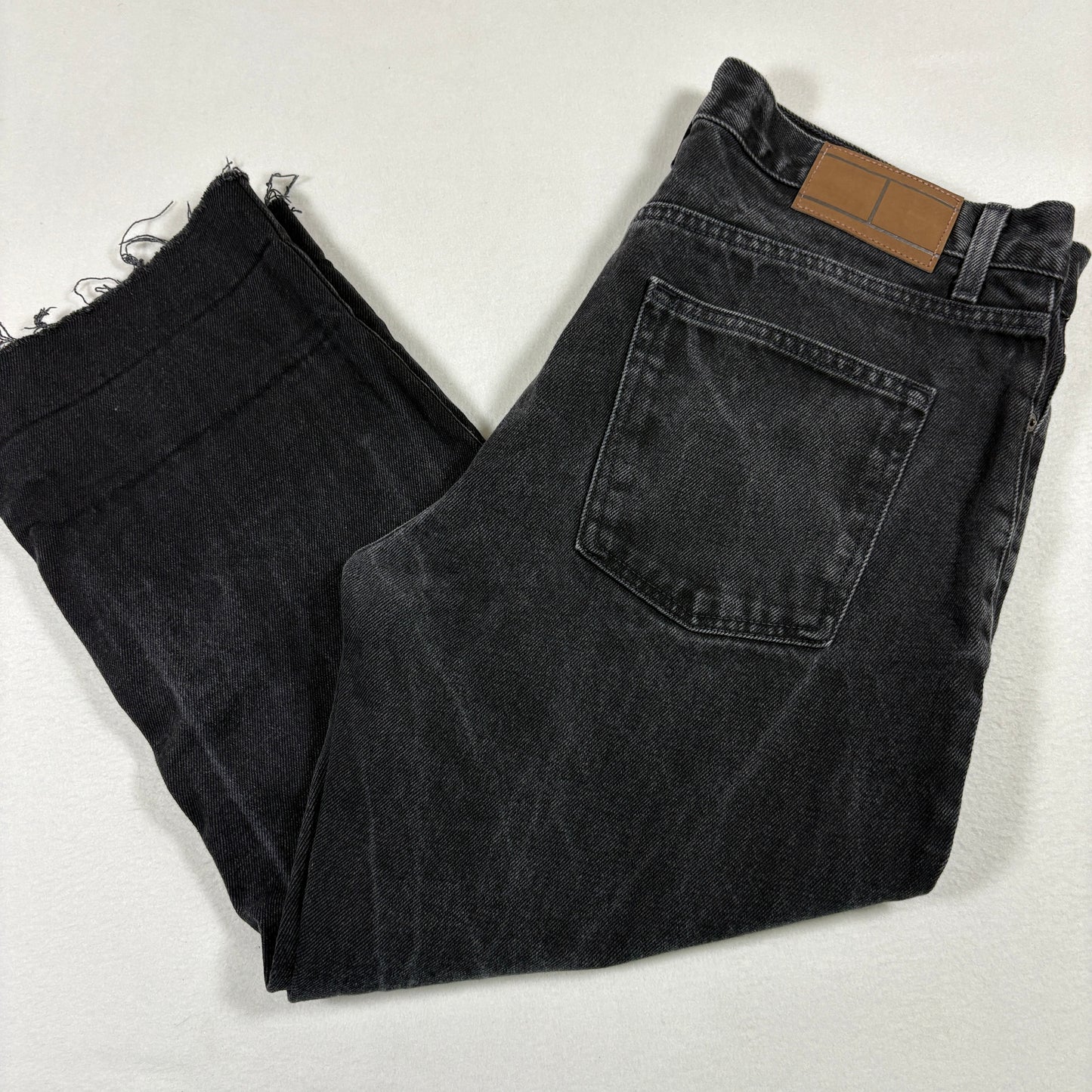 Tommy Hilfiger mens jeans size 34x30 black straight leg denim Y2K vintage grunge