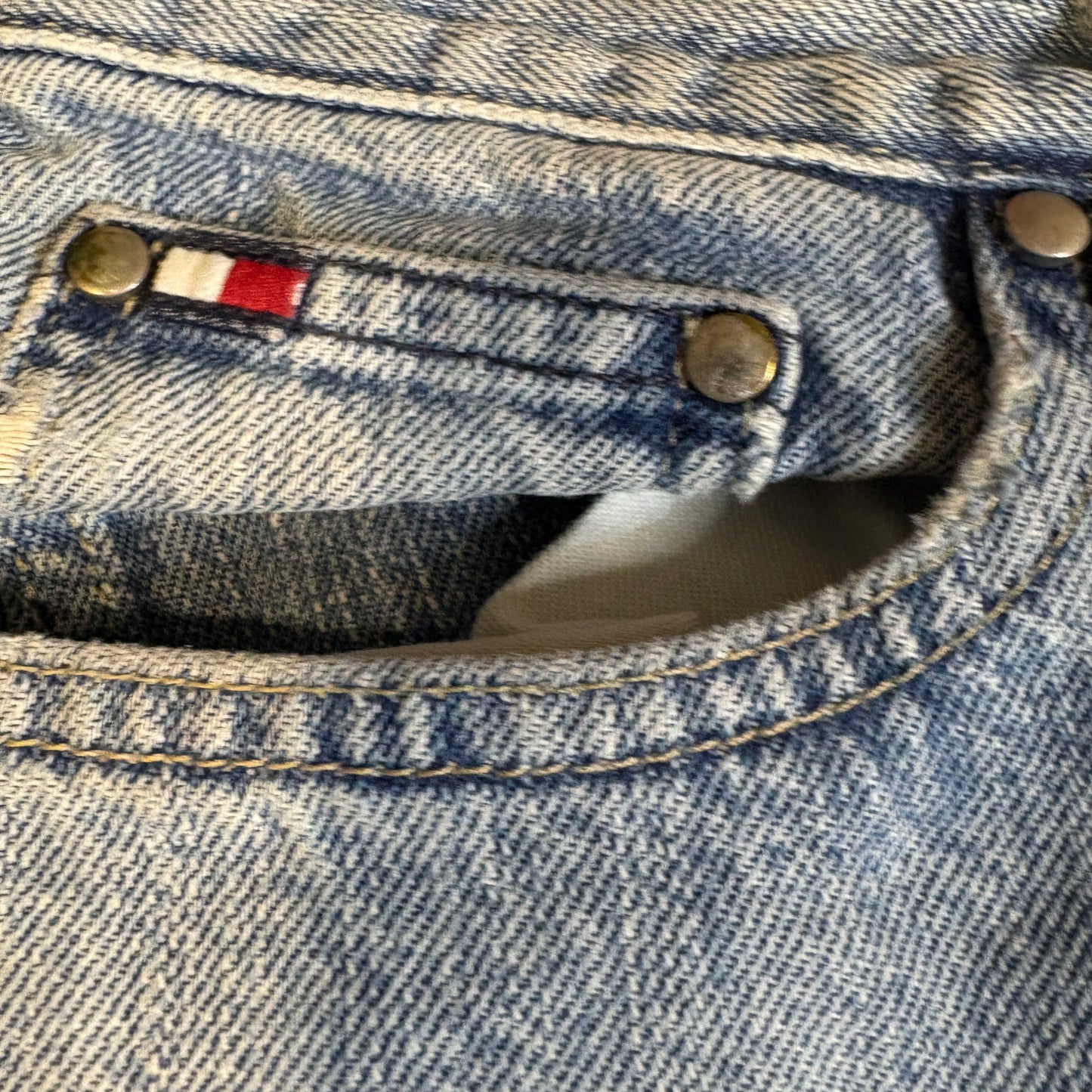 Tommy Hilfiger Jeans Men’s Light Wash Denim Straight Leg Vintage USA Flag Logo