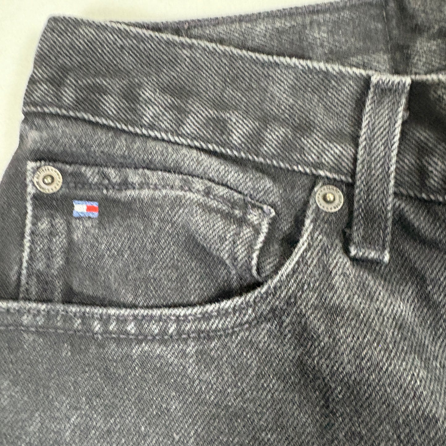 Tommy Hilfiger mens jeans size 34x30 black straight leg denim Y2K vintage grunge