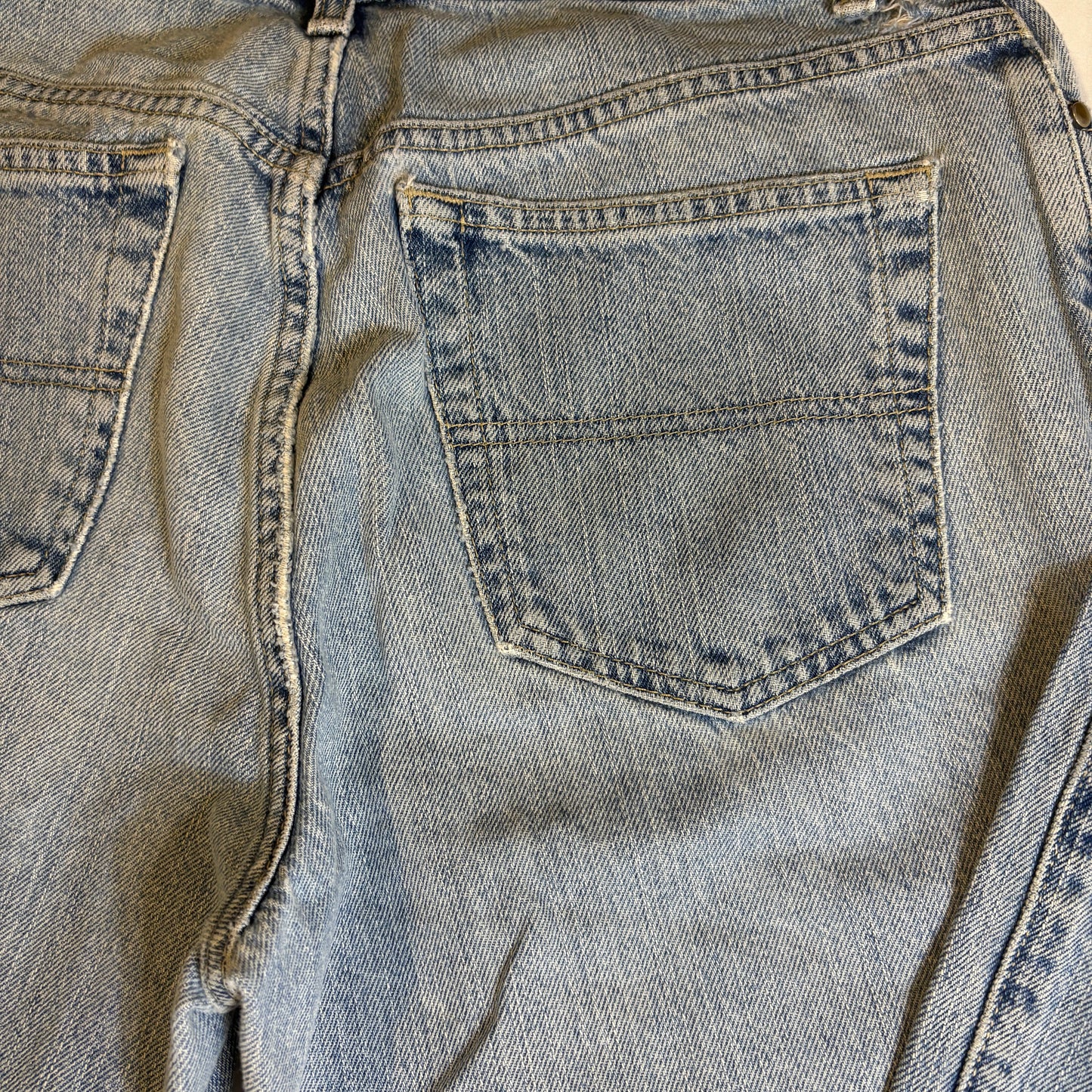 Tommy Hilfiger Jeans Men’s Light Wash Denim Straight Leg Vintage USA Flag Logo