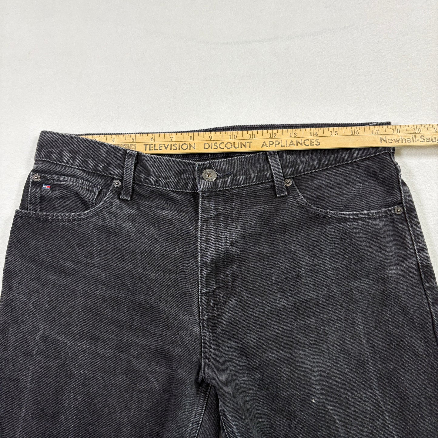 Tommy Hilfiger mens jeans size 34x30 black straight leg denim Y2K vintage grunge