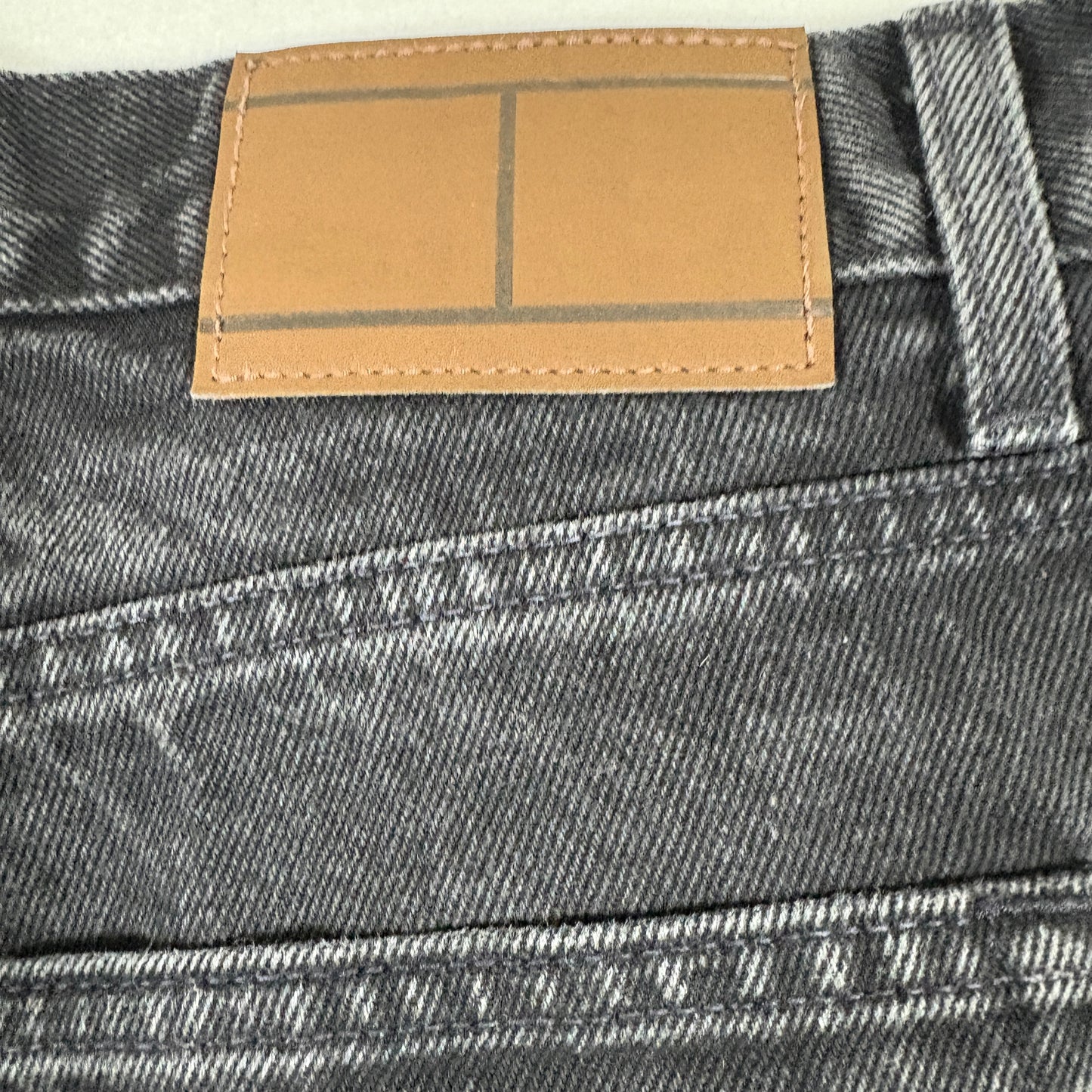 Tommy Hilfiger mens jeans size 34x30 black straight leg denim Y2K vintage grunge