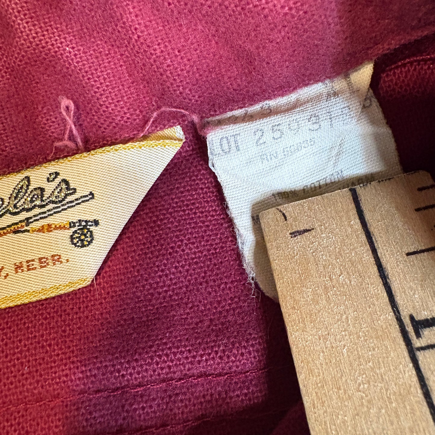 Cabela’s Shirt Men’s Long Sleeve Button Front Burgundy Maroon Outdoor Workwear