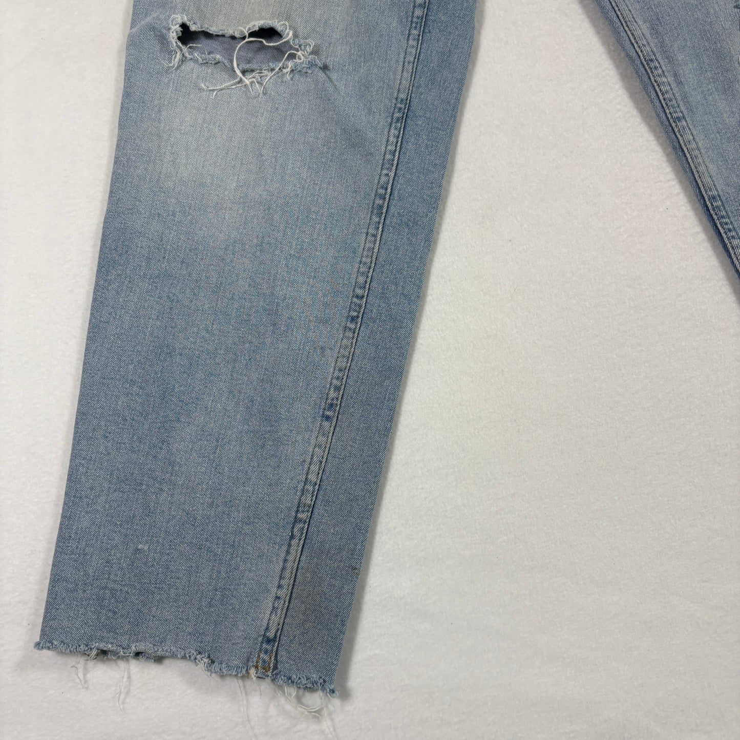 Calvin Klein womens jeans 12/31 light wash distressed straight leg frayed hem Y2K