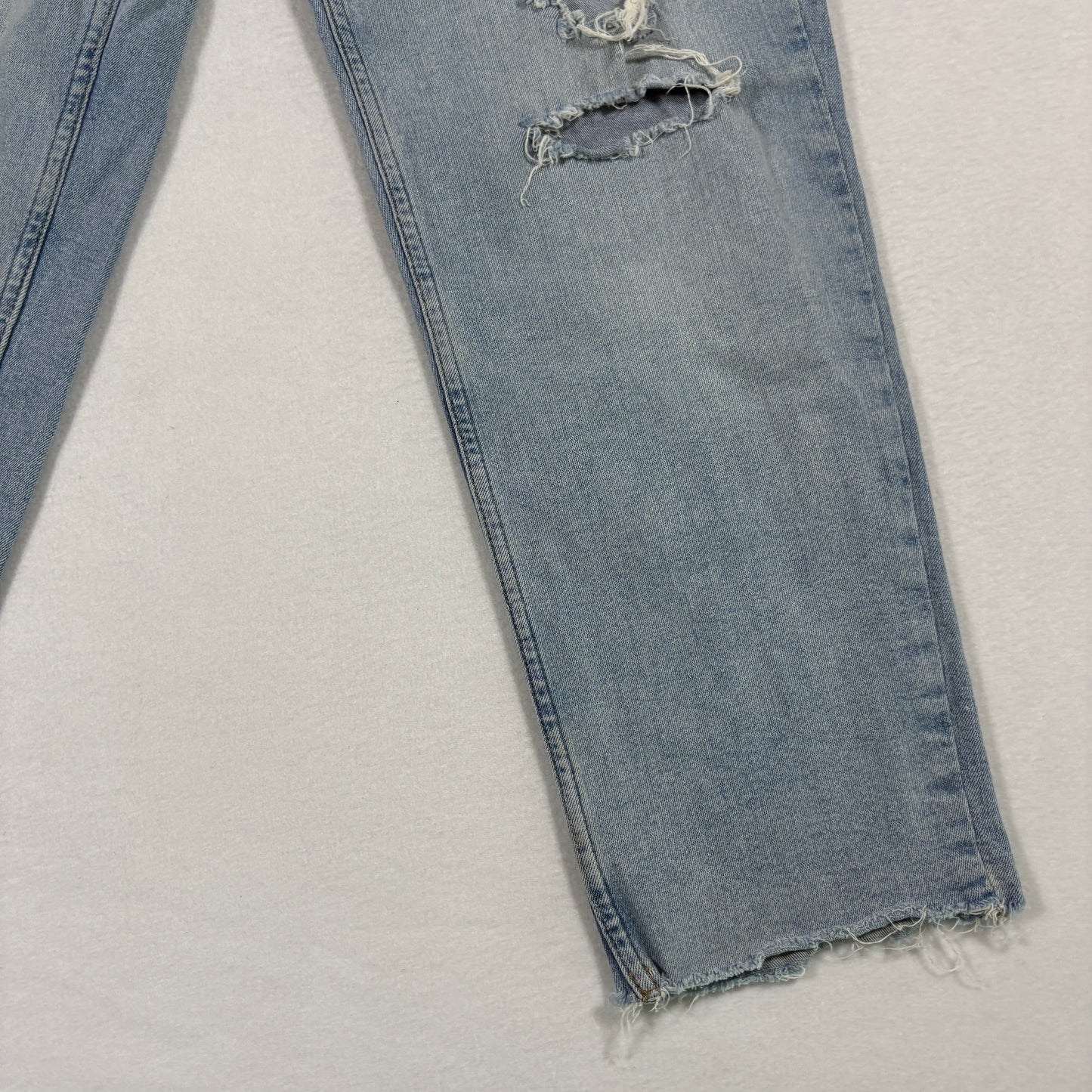 Calvin Klein womens jeans 12/31 light wash distressed straight leg frayed hem Y2K