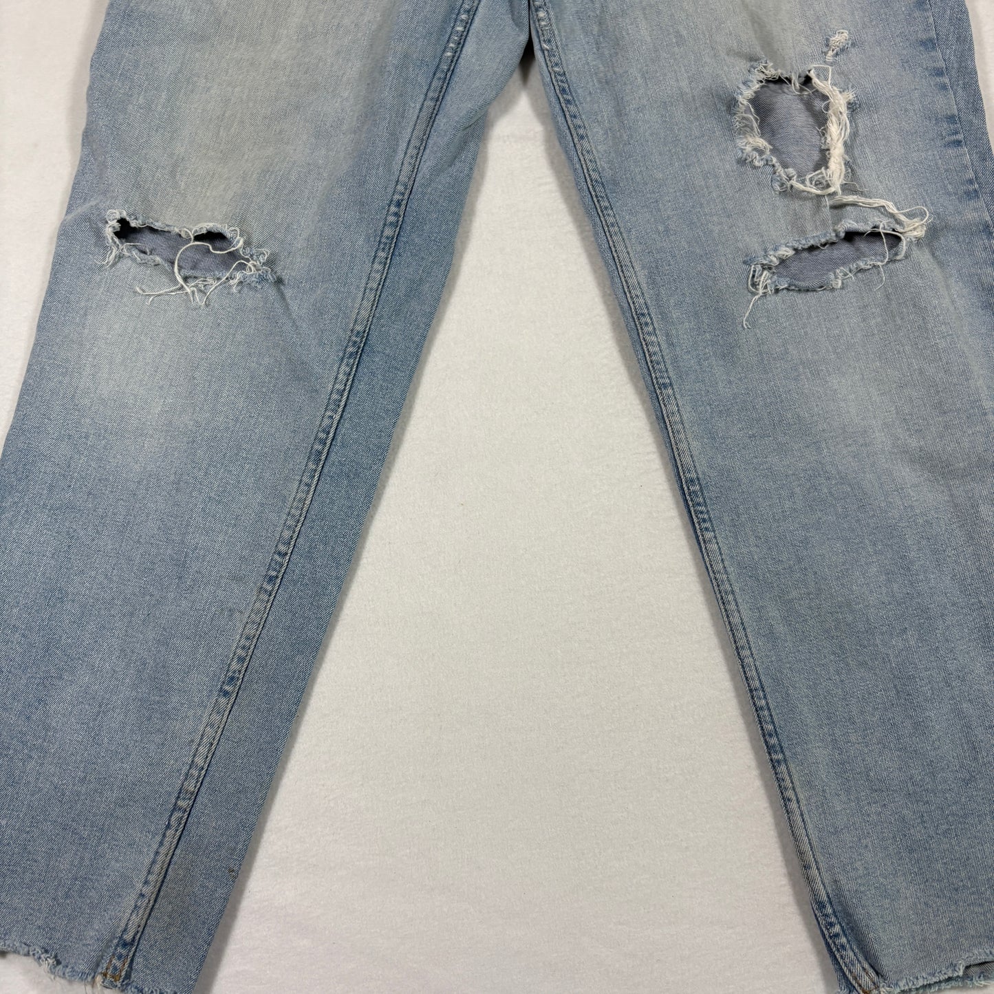 Calvin Klein womens jeans 12/31 light wash distressed straight leg frayed hem Y2K