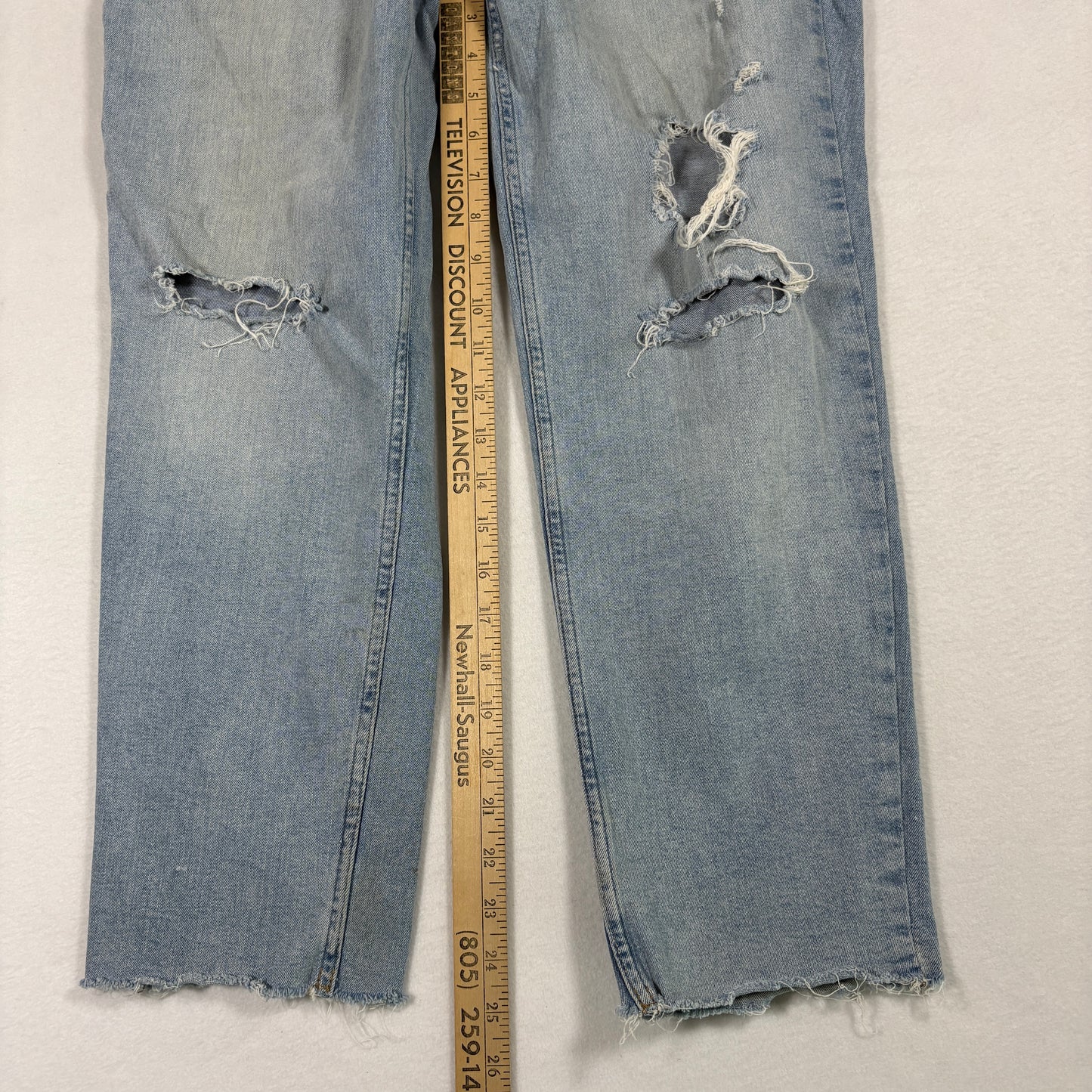 Calvin Klein womens jeans 12/31 light wash distressed straight leg frayed hem Y2K
