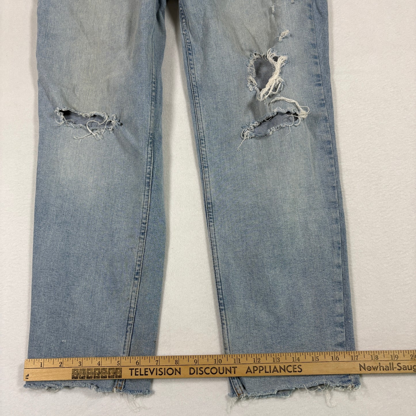 Calvin Klein womens jeans 12/31 light wash distressed straight leg frayed hem Y2K