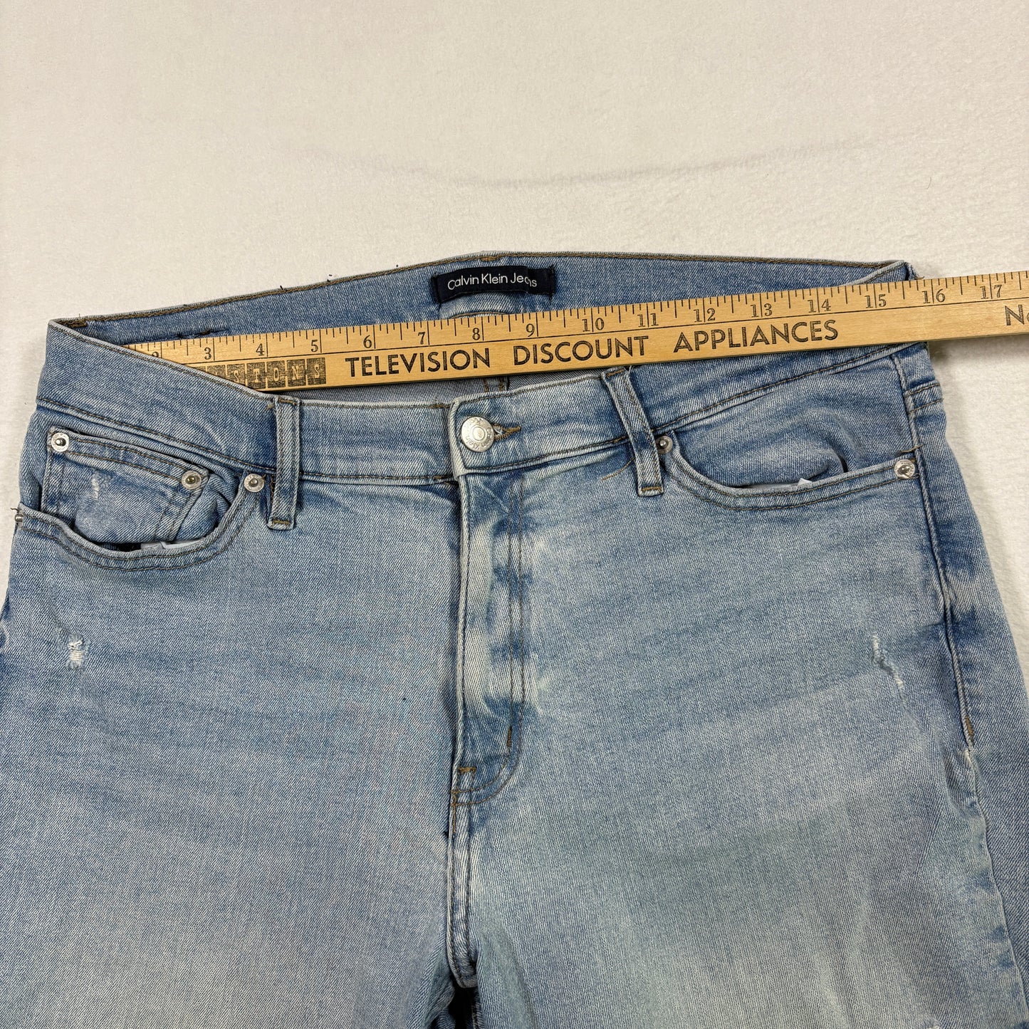 Calvin Klein womens jeans 12/31 light wash distressed straight leg frayed hem Y2K