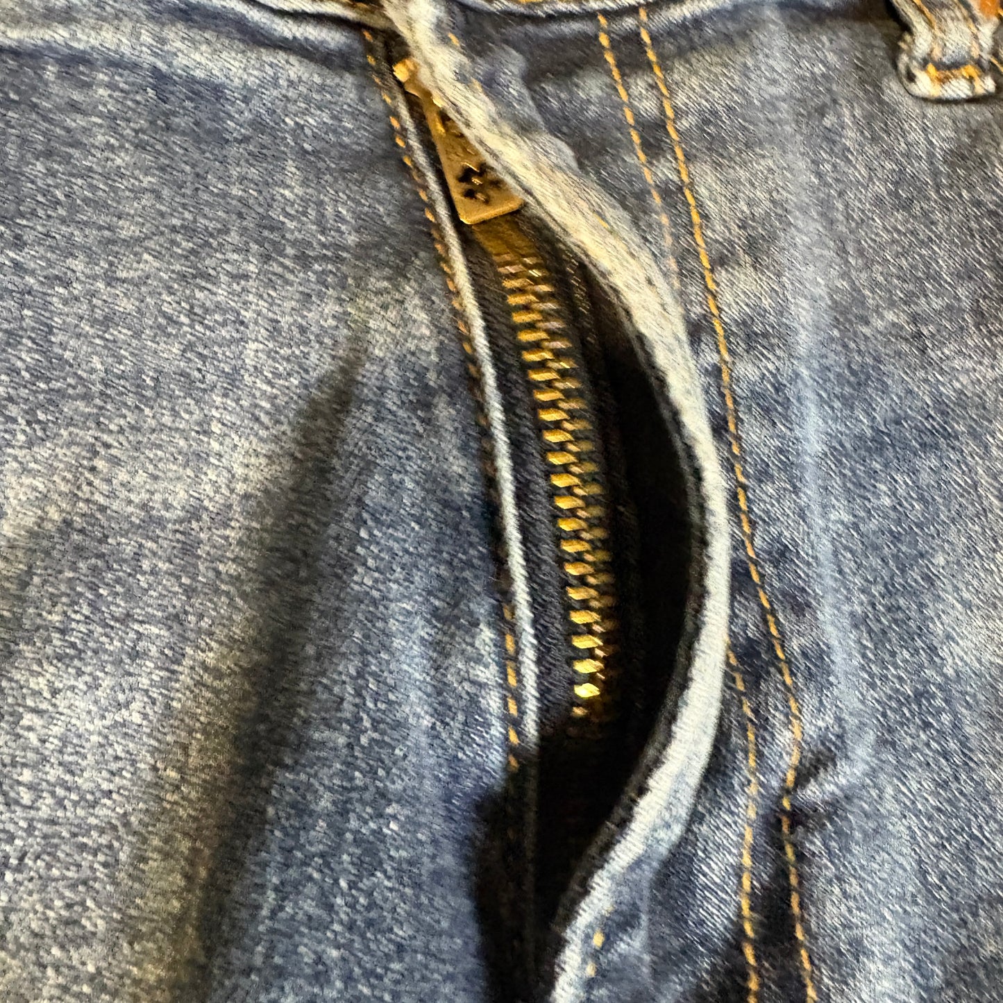 Lucky Brand Jeans Men’s 36x30 Blue Denim Straight Leg Distressed Paint Stain Work