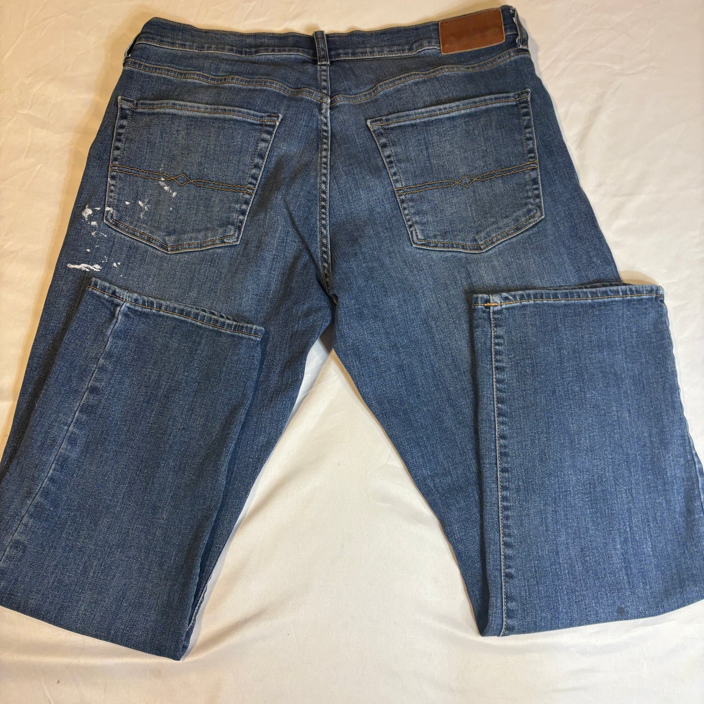 Lucky Brand Jeans Men’s 36x30 Blue Denim Straight Leg Distressed Paint Stain Work