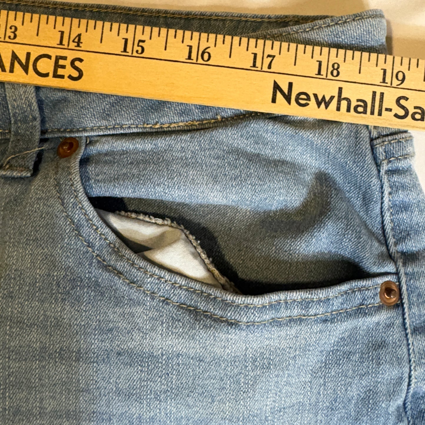 No Boundaries Jeans Women’s 19 Baggy Light Wash High Rise Straight Leg Stretch