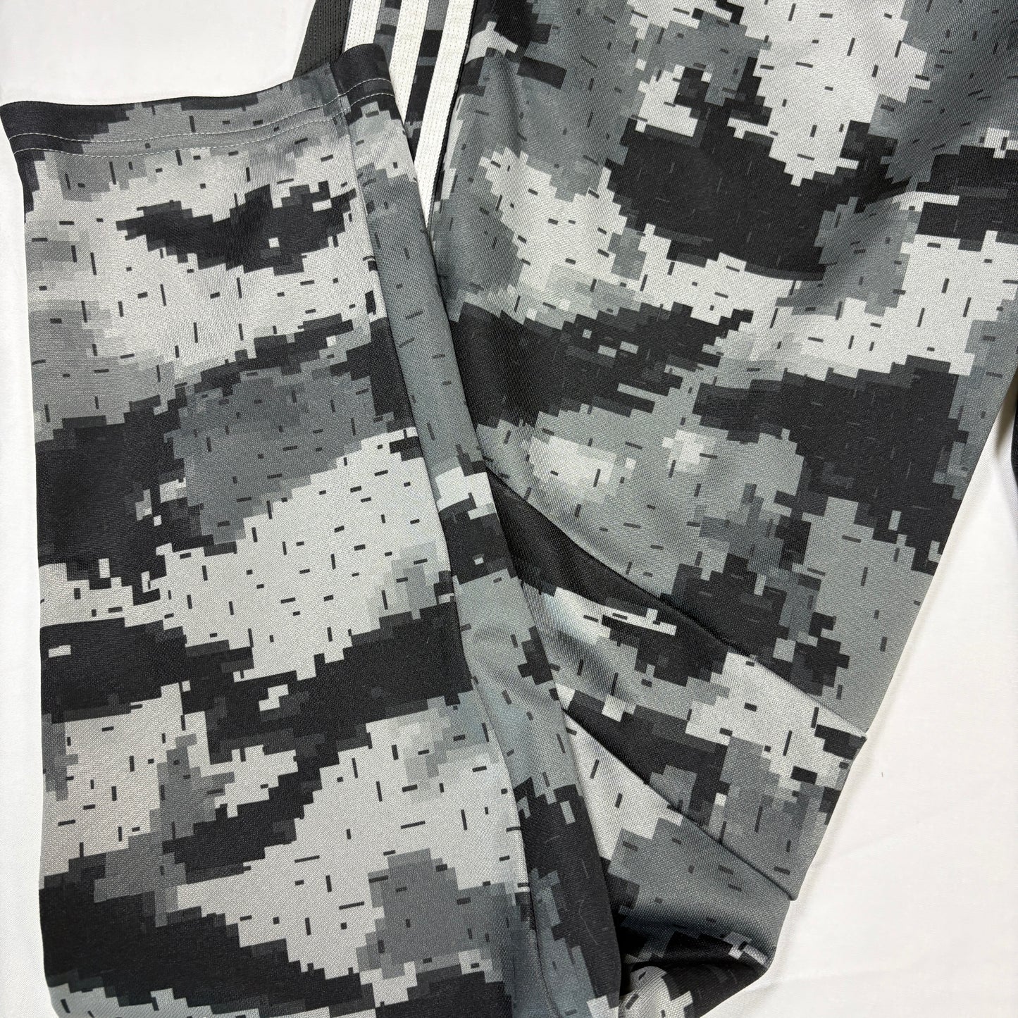 Adidas Men’s XL Track Pants Gray Camo 3-Stripes Joggers Tapered Training