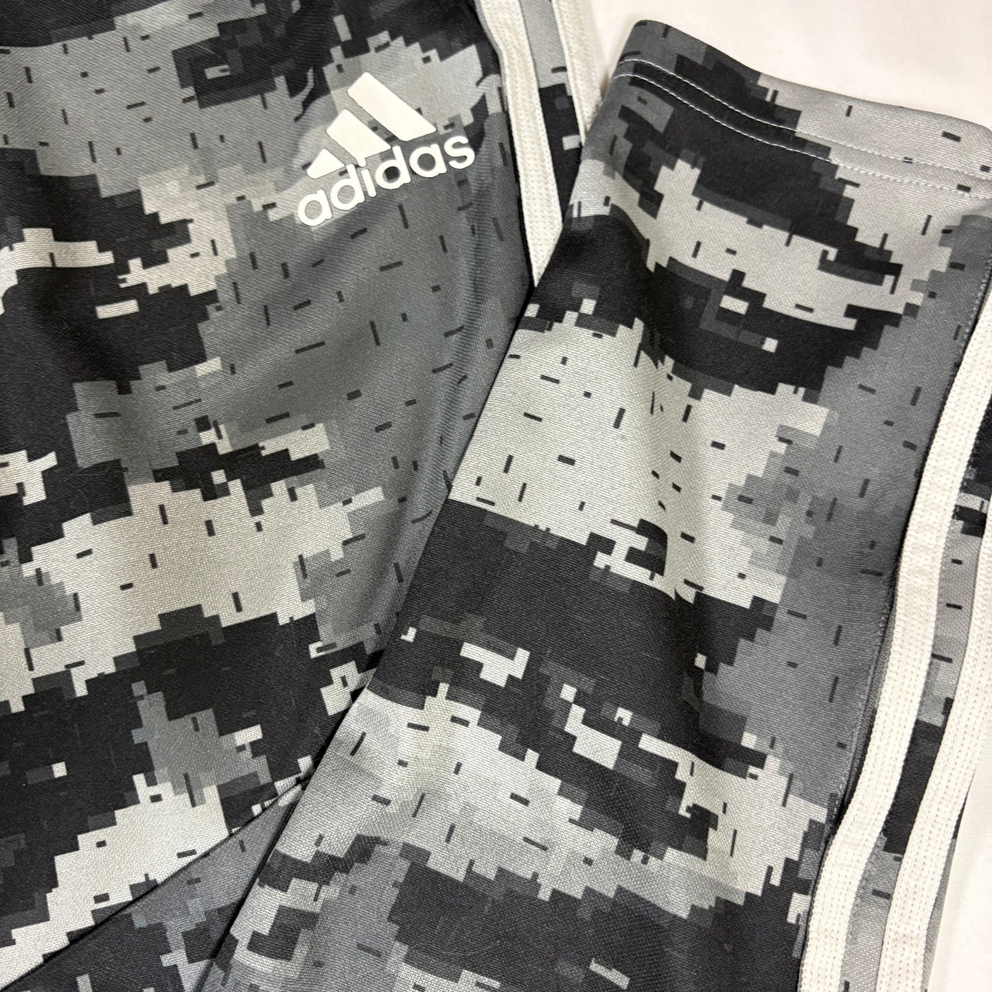 Adidas Men’s XL Track Pants Gray Camo 3-Stripes Joggers Tapered Training