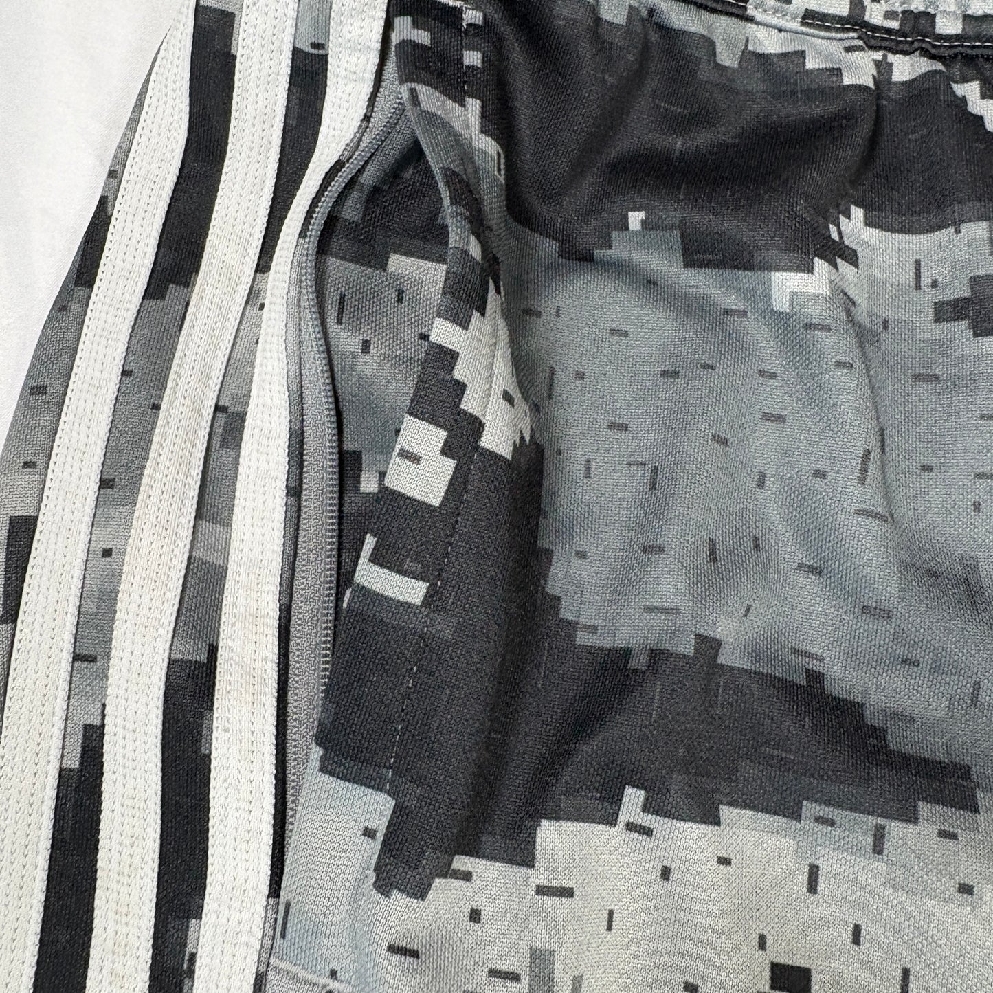 Adidas Men’s XL Track Pants Gray Camo 3-Stripes Joggers Tapered Training