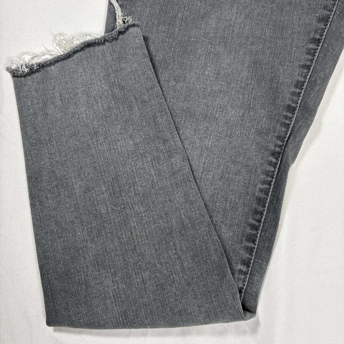 Levi’s Women’s Jeans W30 L30 Gray Baggy Straight Leg Raw Hem Distressed Denim