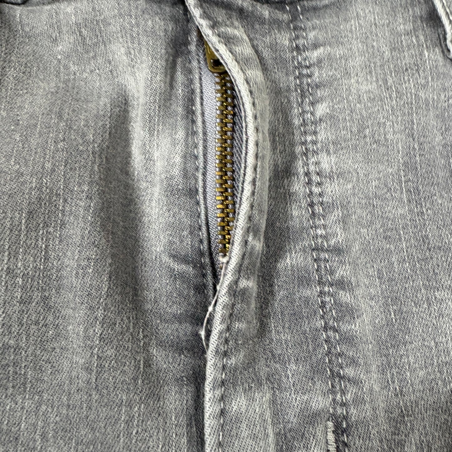 Levi’s Women’s Jeans W30 L30 Gray Baggy Straight Leg Raw Hem Distressed Denim