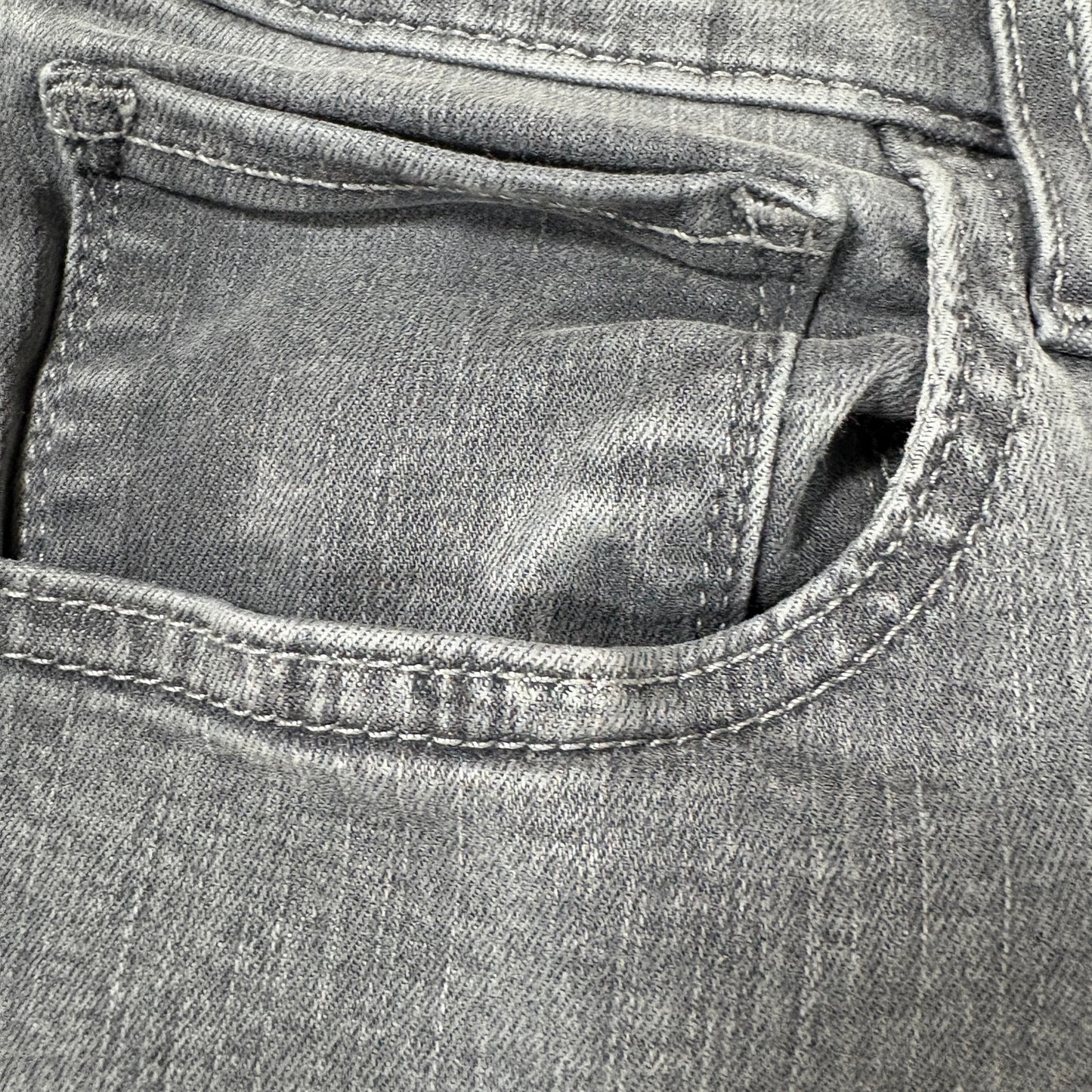 Levi’s Women’s Jeans W30 L30 Gray Baggy Straight Leg Raw Hem Distressed Denim