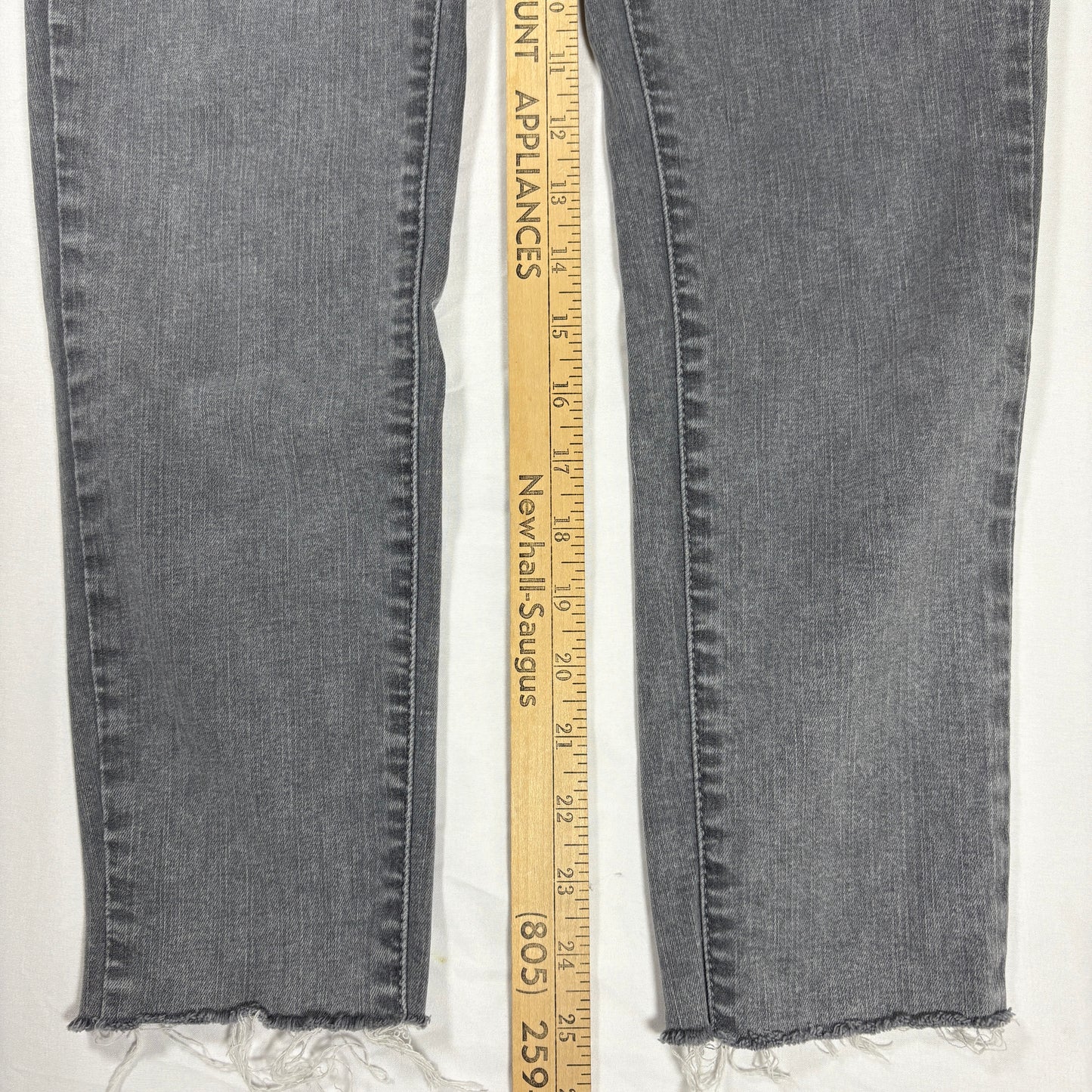 Levi’s Women’s Jeans W30 L30 Gray Baggy Straight Leg Raw Hem Distressed Denim