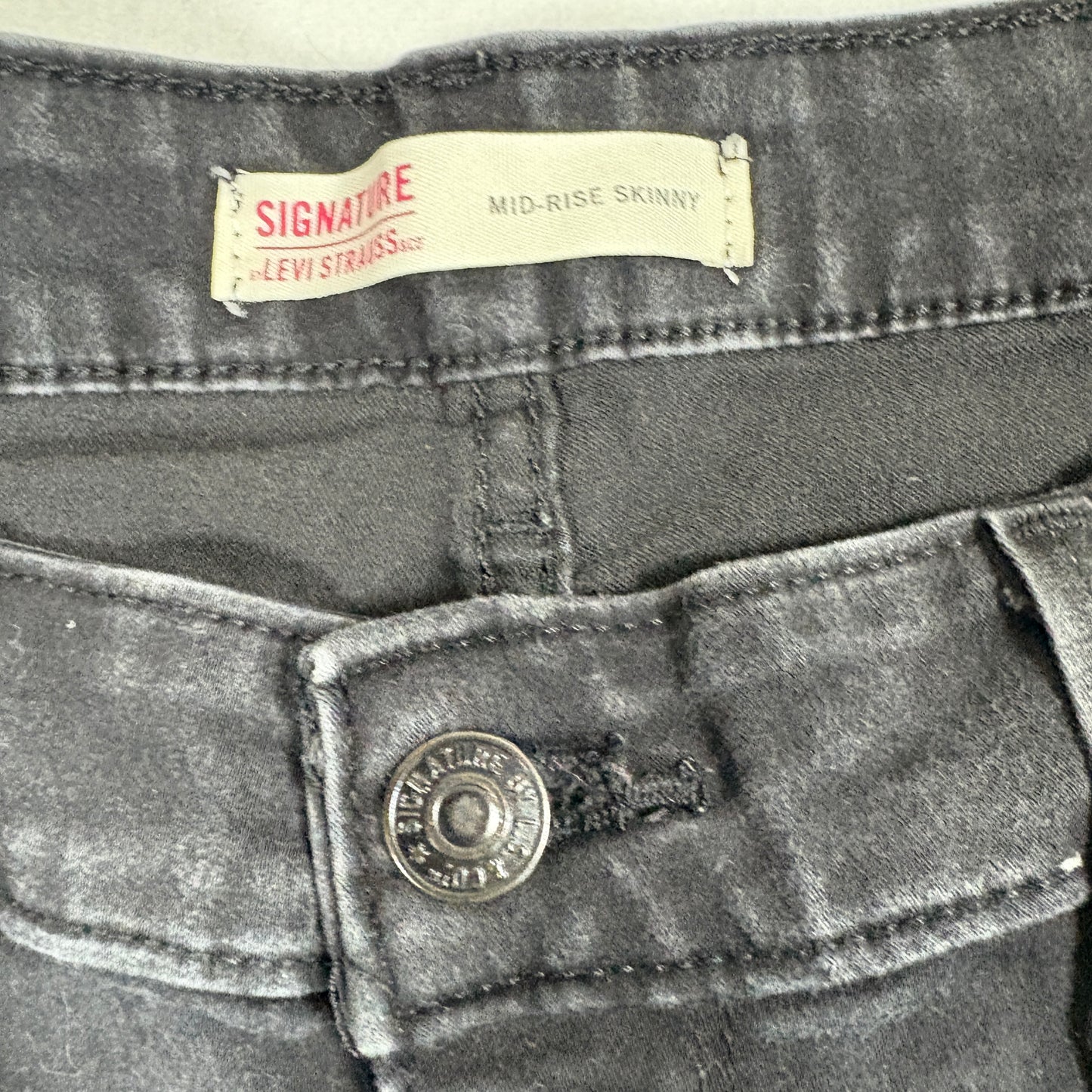 Levis Signature Womens Skinny Jeans Black Denim Size 14 Mid Rise Y2K Stretch